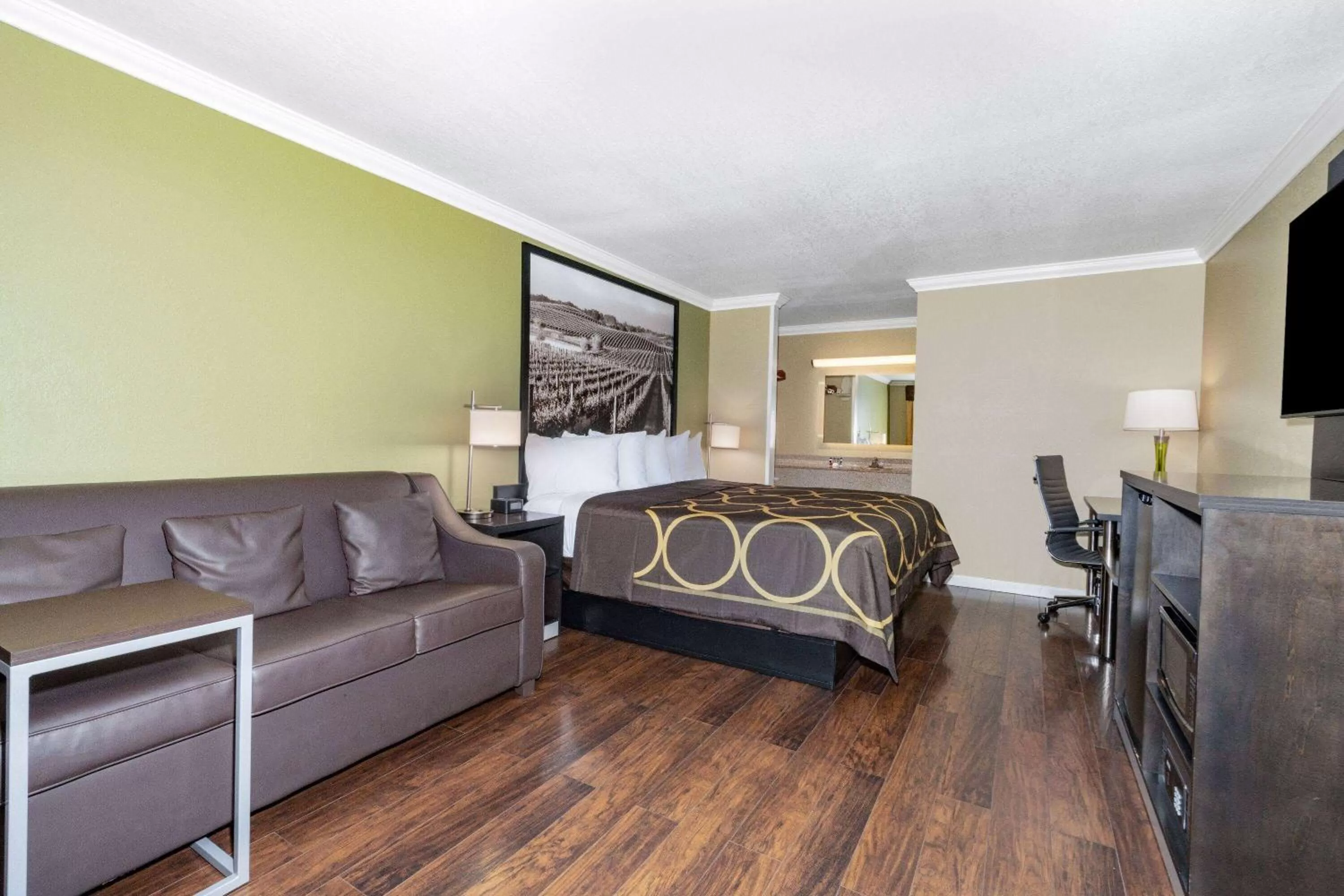 Photo of the whole room, Bed in Super 8 Ukiah by Wyndham