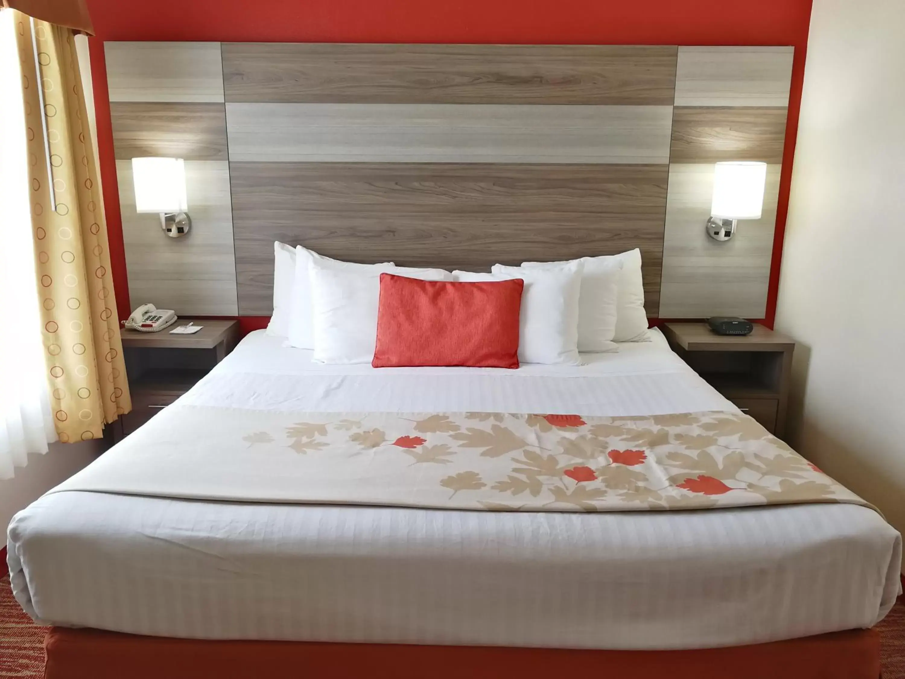 Bed in Hawthorn Suites Irving DFW South