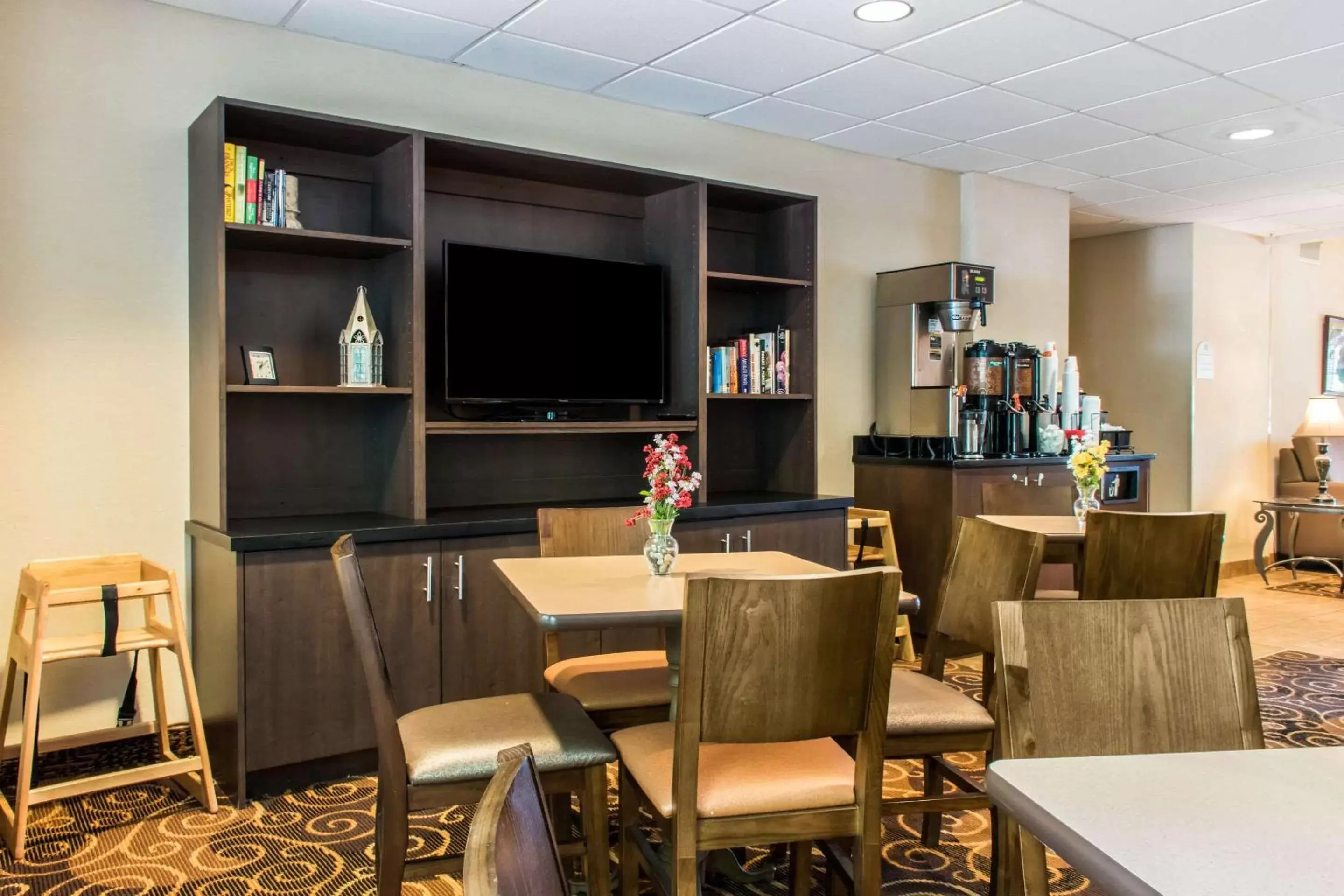 Restaurant/Places to Eat in MainStay Suites of Lancaster County