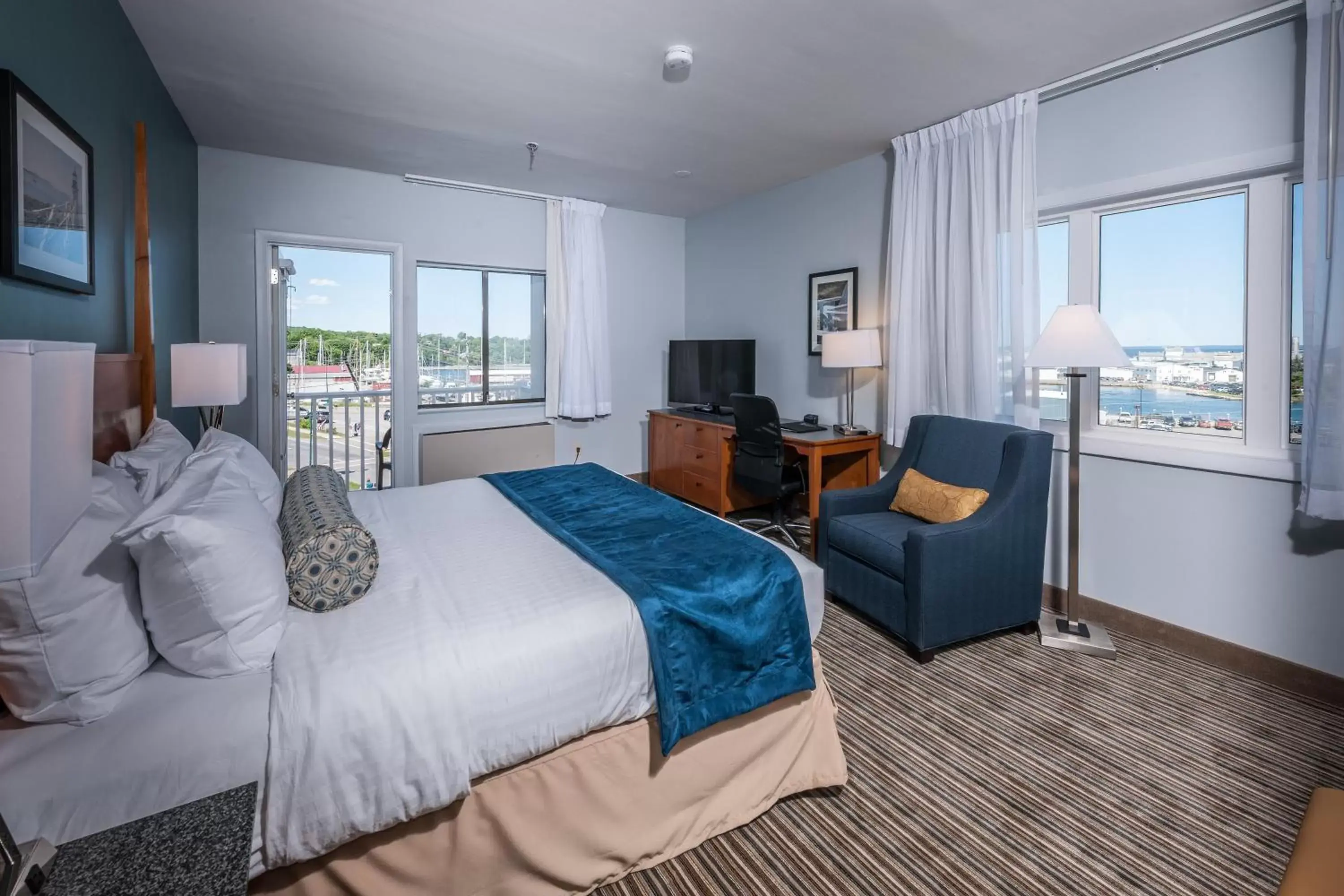 Bedroom in Rockland Harbor Hotel