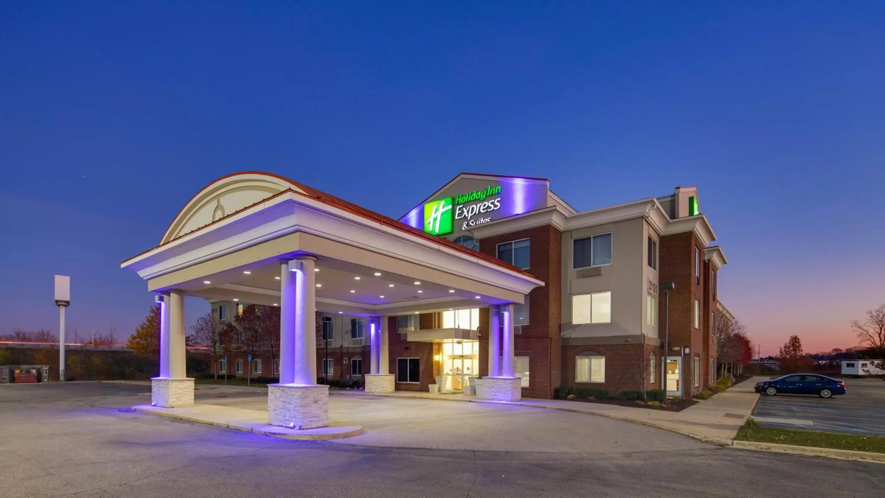Property building in Holiday Inn Express & Suites Detroit - Farmington Hills by IHG Property building in Holiday Inn Express & Suites Detroit - Farmington Hills by IHG