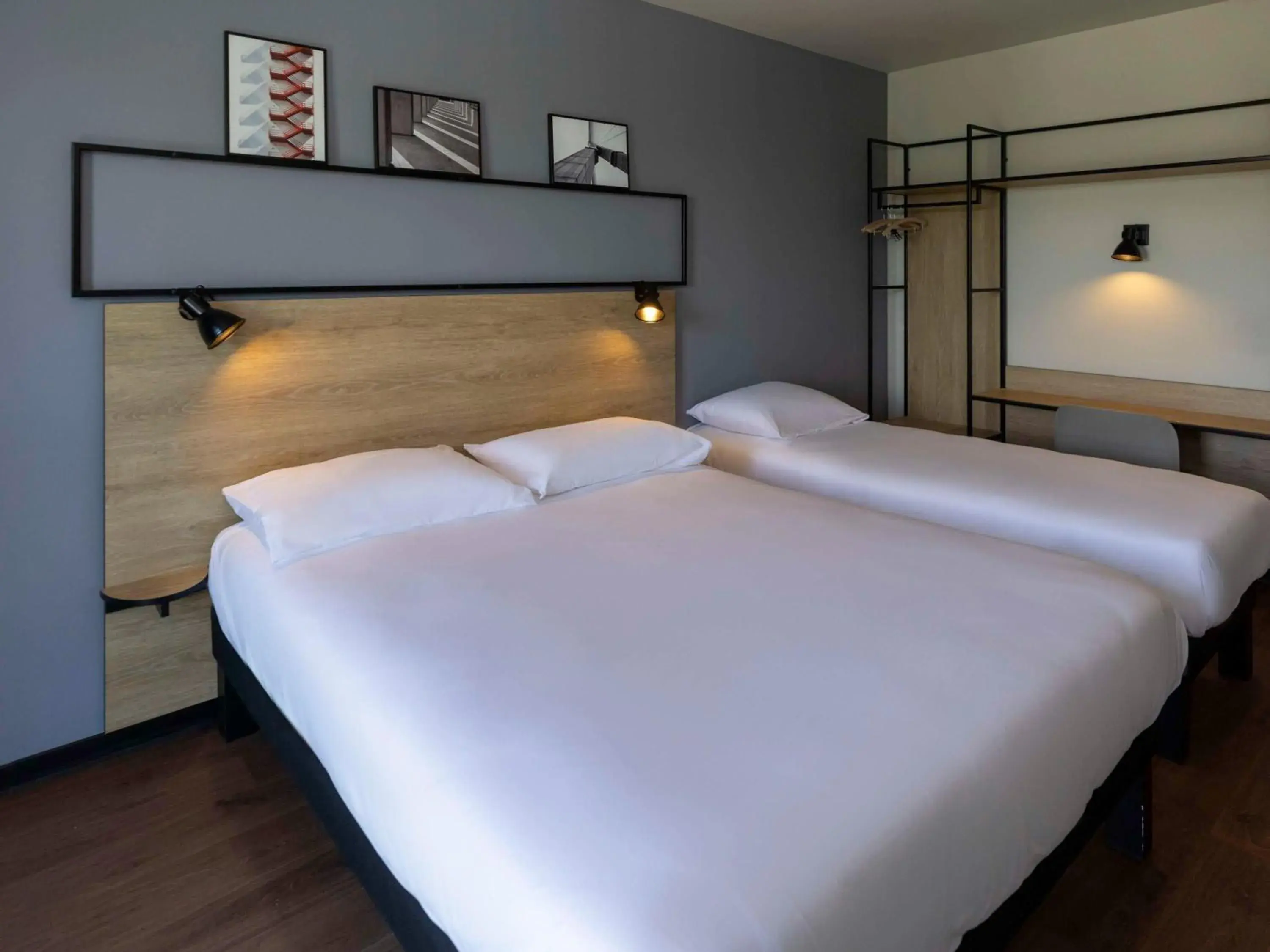 Bedroom, Bed in Ibis Marseille Marignane Technopole