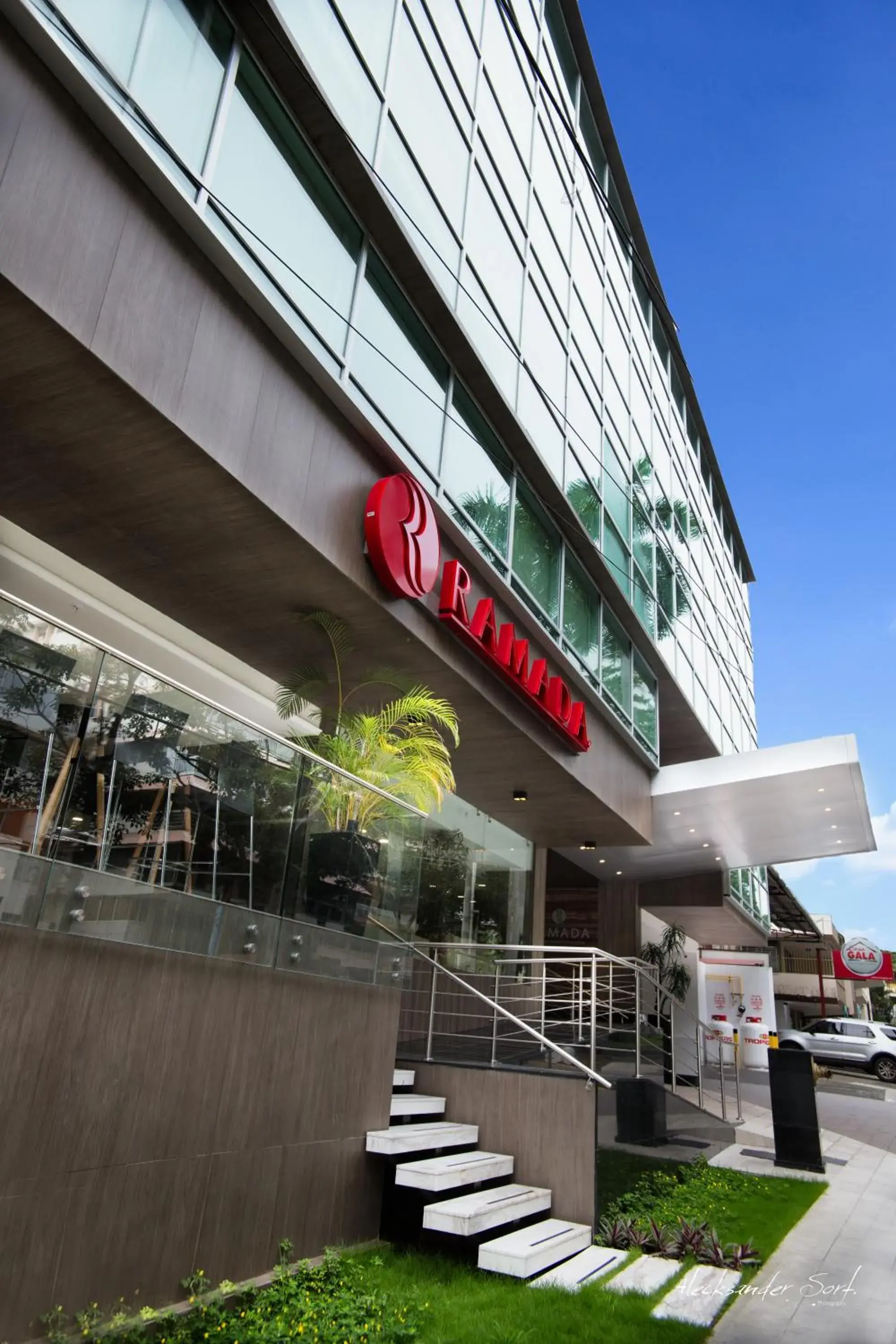 Facade/entrance in Ramada Panama Centro via Argentina