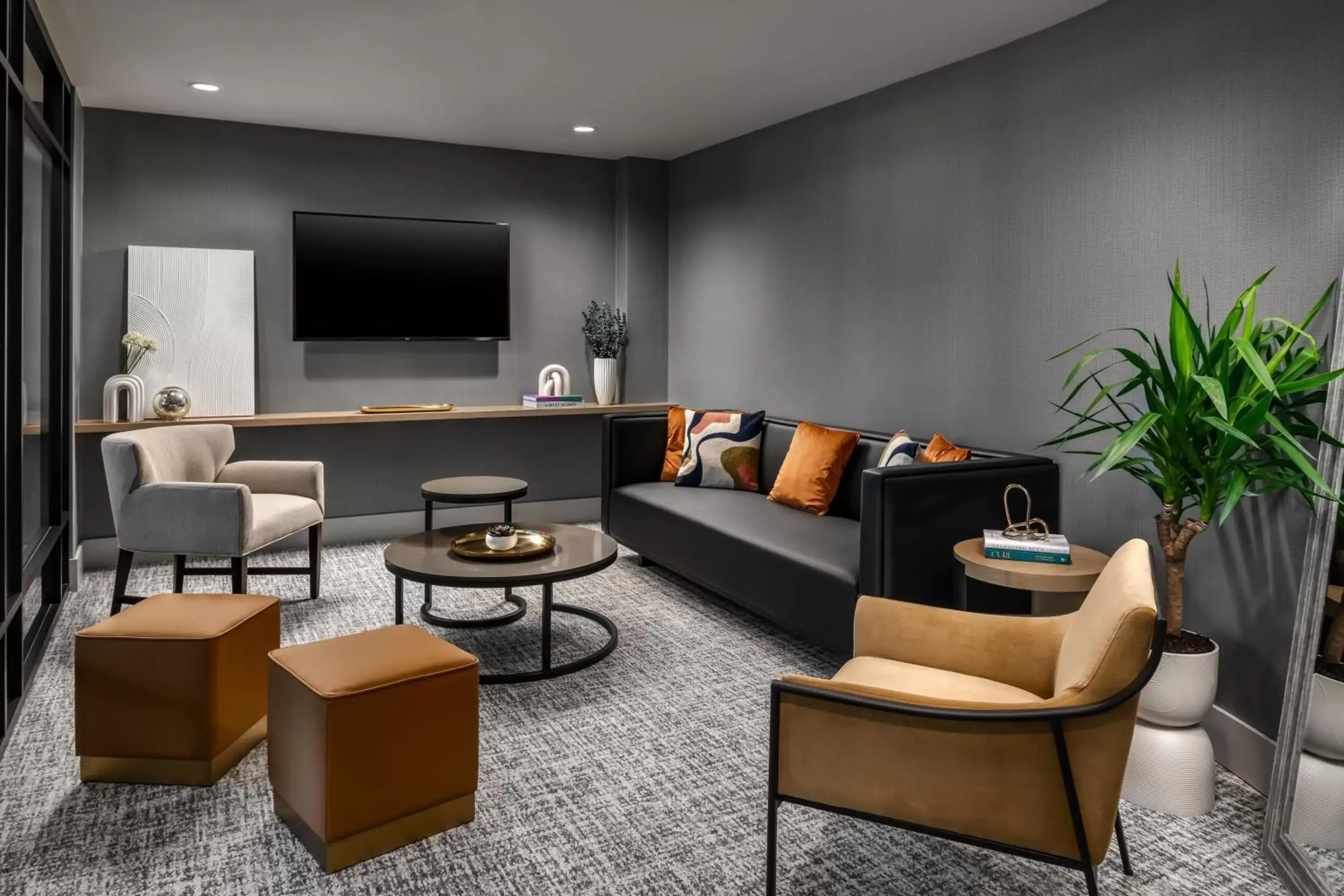 Lounge or bar, Seating Area in Le Centre Sheraton Montreal Hotel