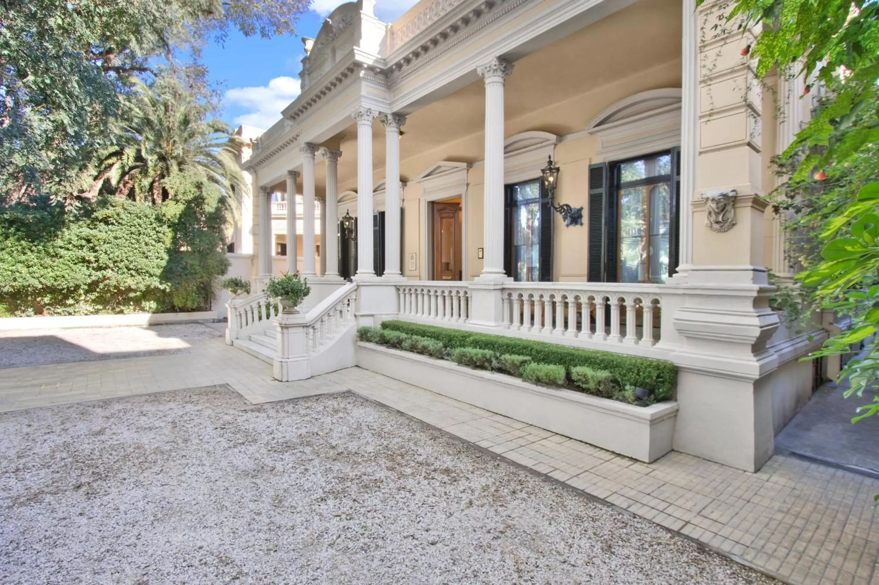 Facade/entrance in Hotel del Casco Facade/entrance in Hotel del Casco