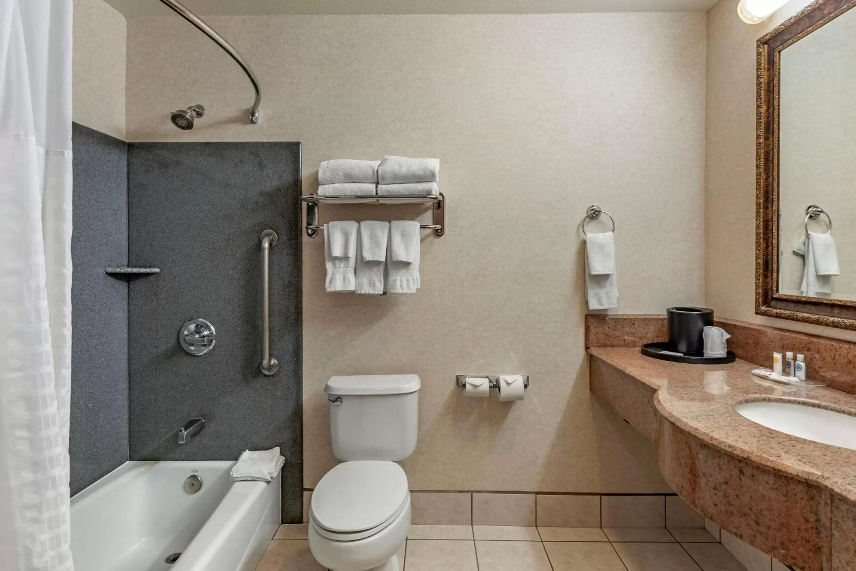 Bathroom in Comfort Suites Redlands
