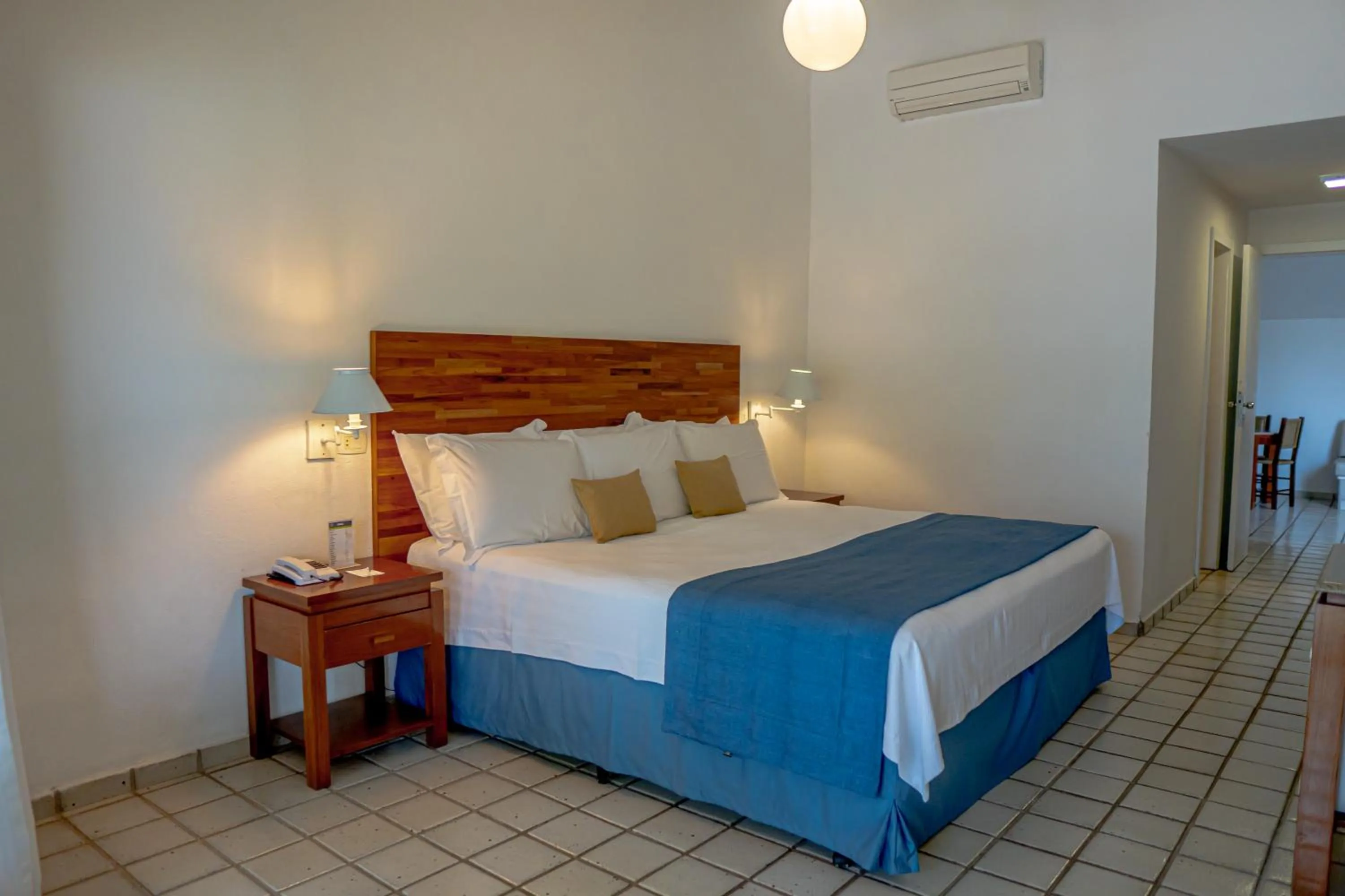 Bedroom, Bed in Hotel Portobello Resort & Safari