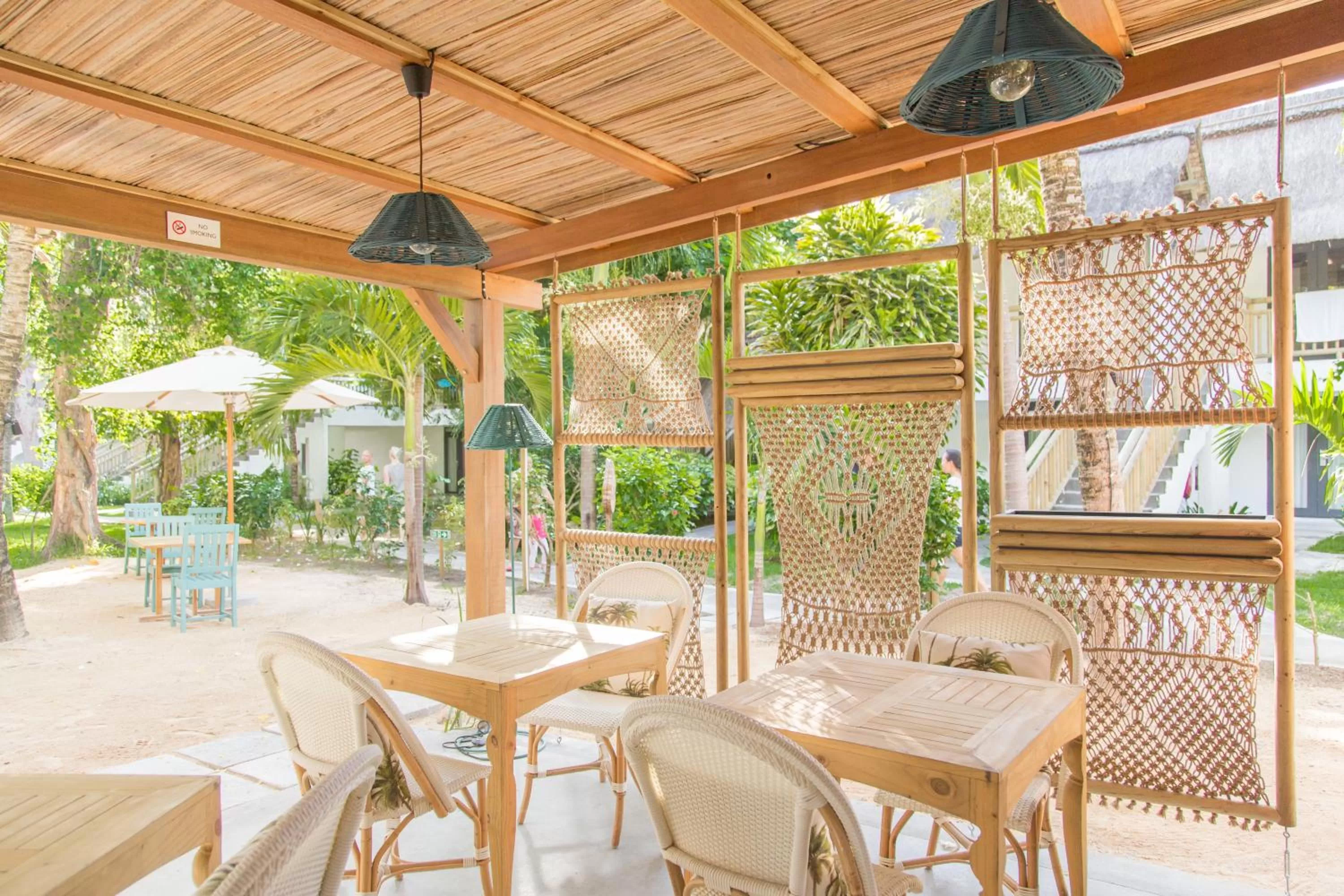 Restaurant/places to eat in Coin de Mire Attitude