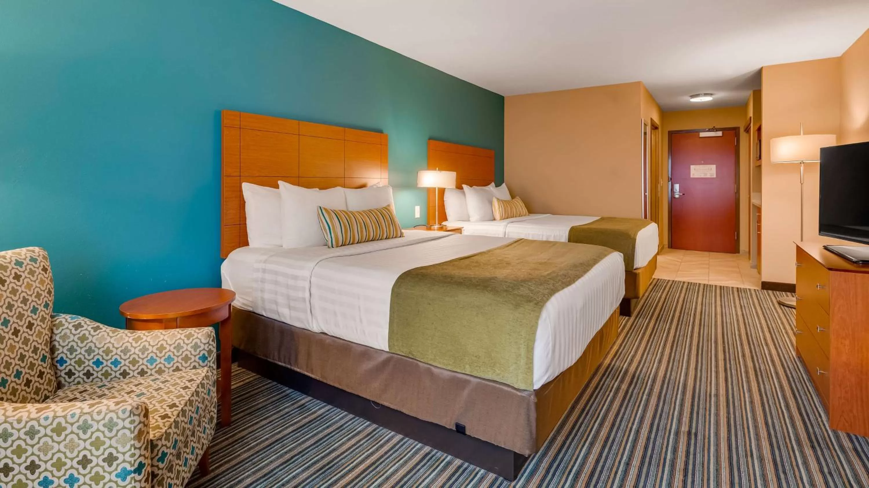 Queen Suite - Disability Access in Best Western Plus Tuscumbia/Muscle Shoals Hotel & Suites