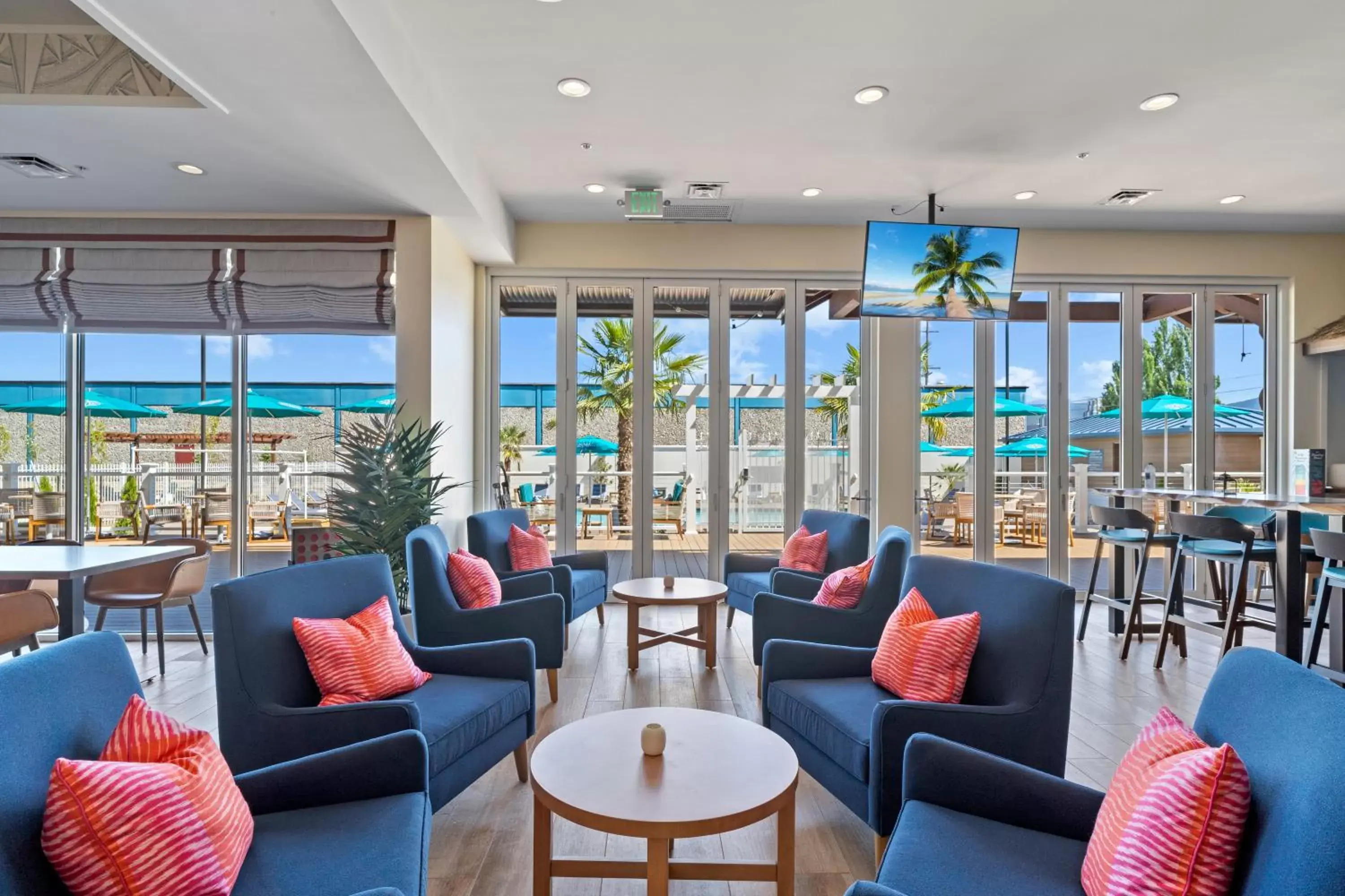 Lounge or bar in Compass by Margaritaville Medford