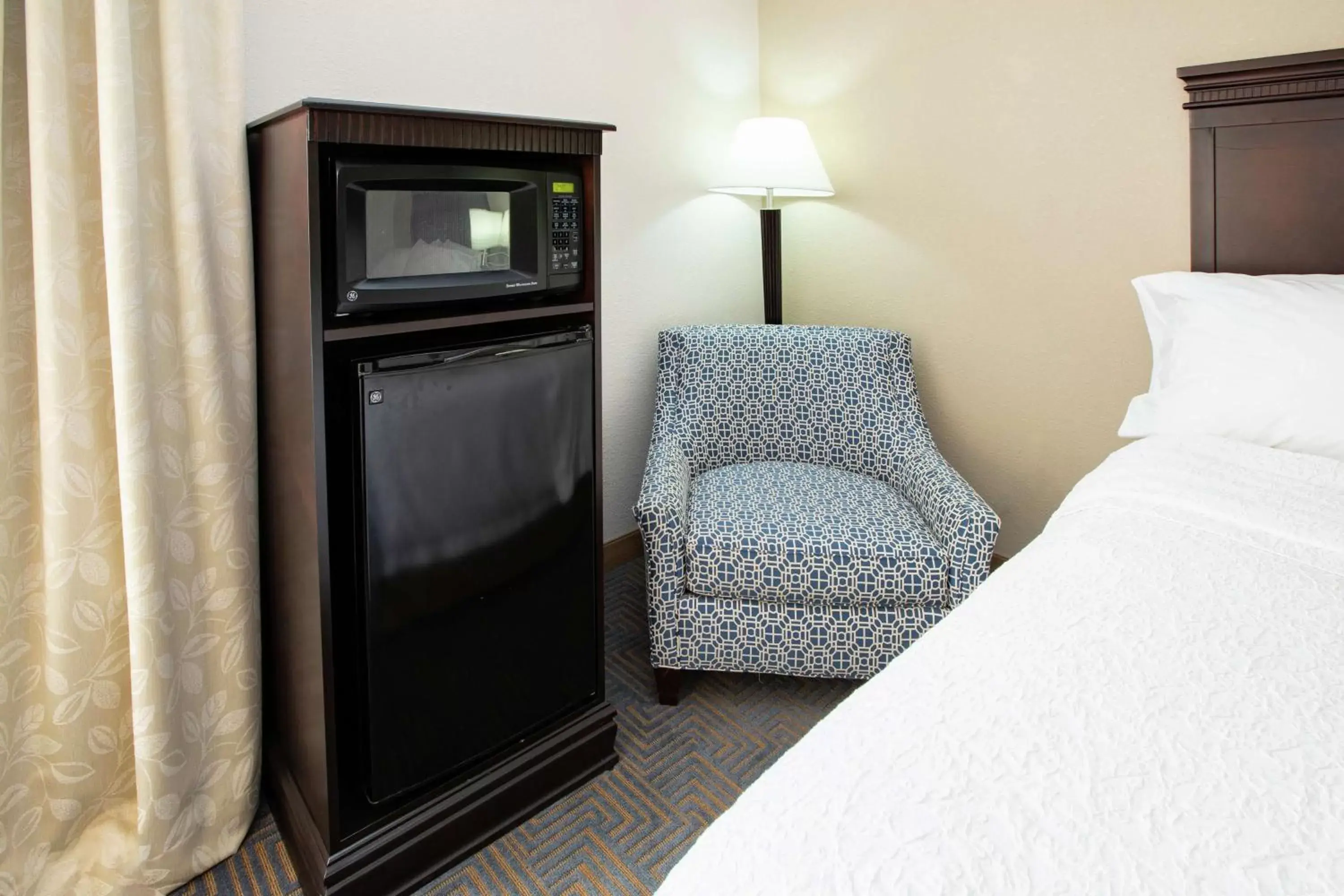 Living room, Bed in Hampton Inn By Hilton Elizabethtown
