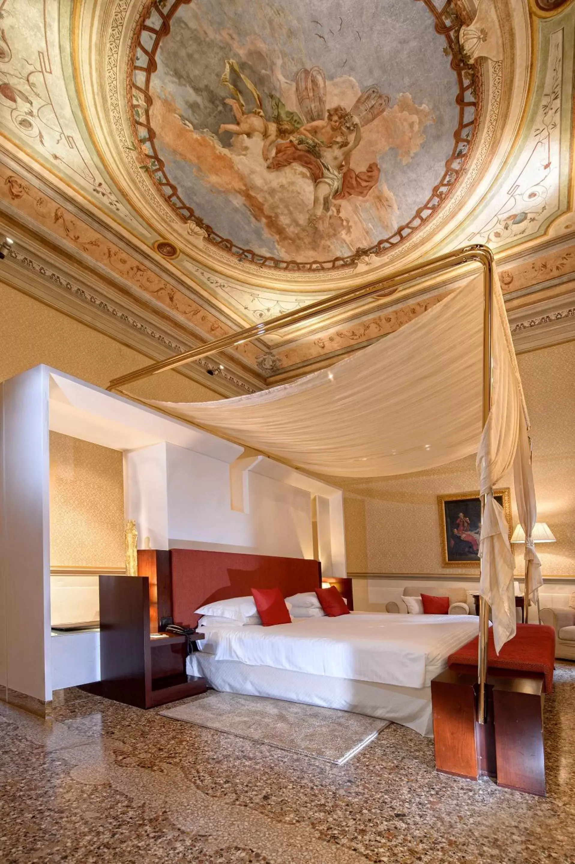 Photo of the whole room, Bed in Ruzzini Palace Hotel