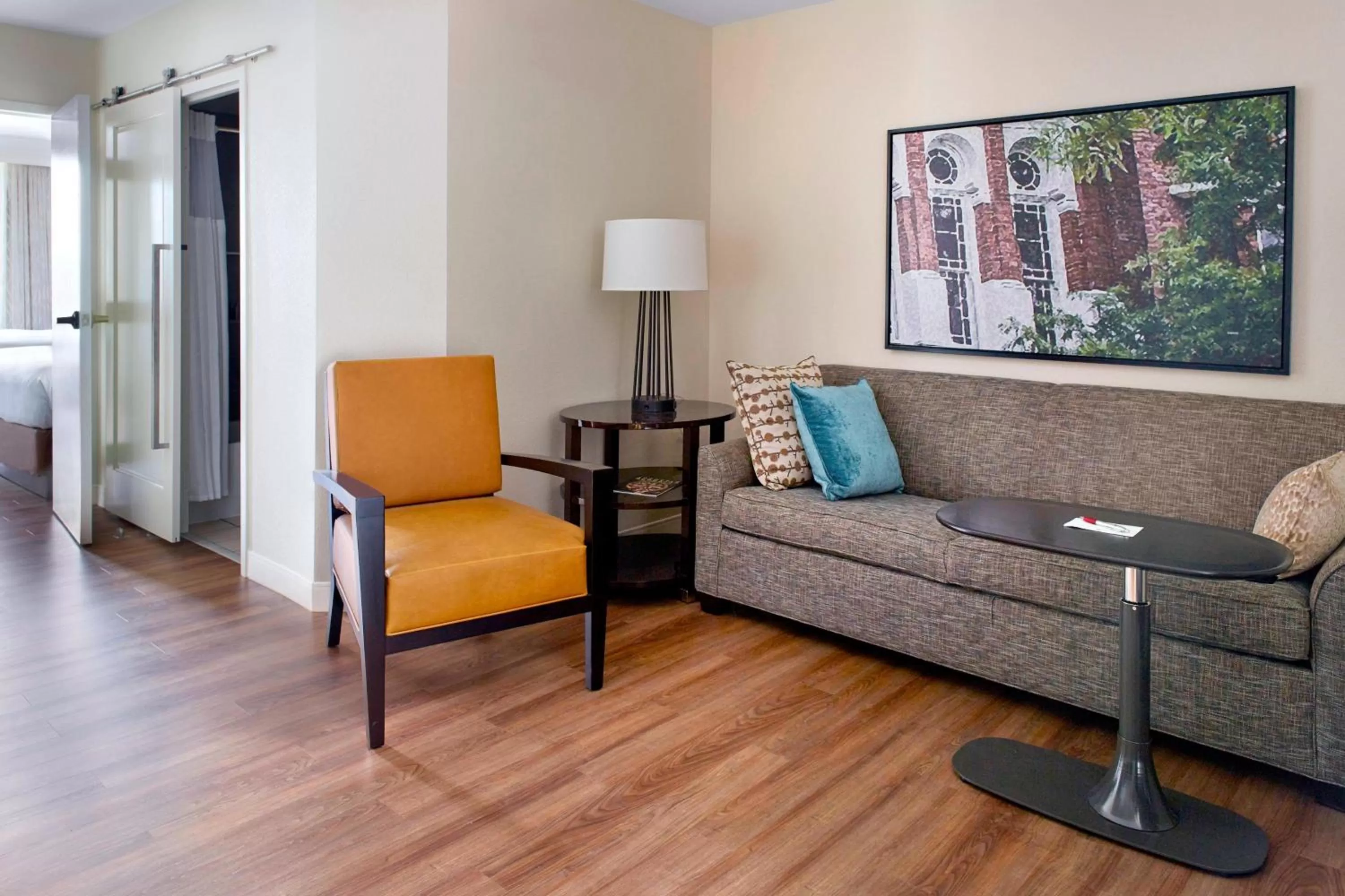 Living room in Augusta Marriott at the Convention Center