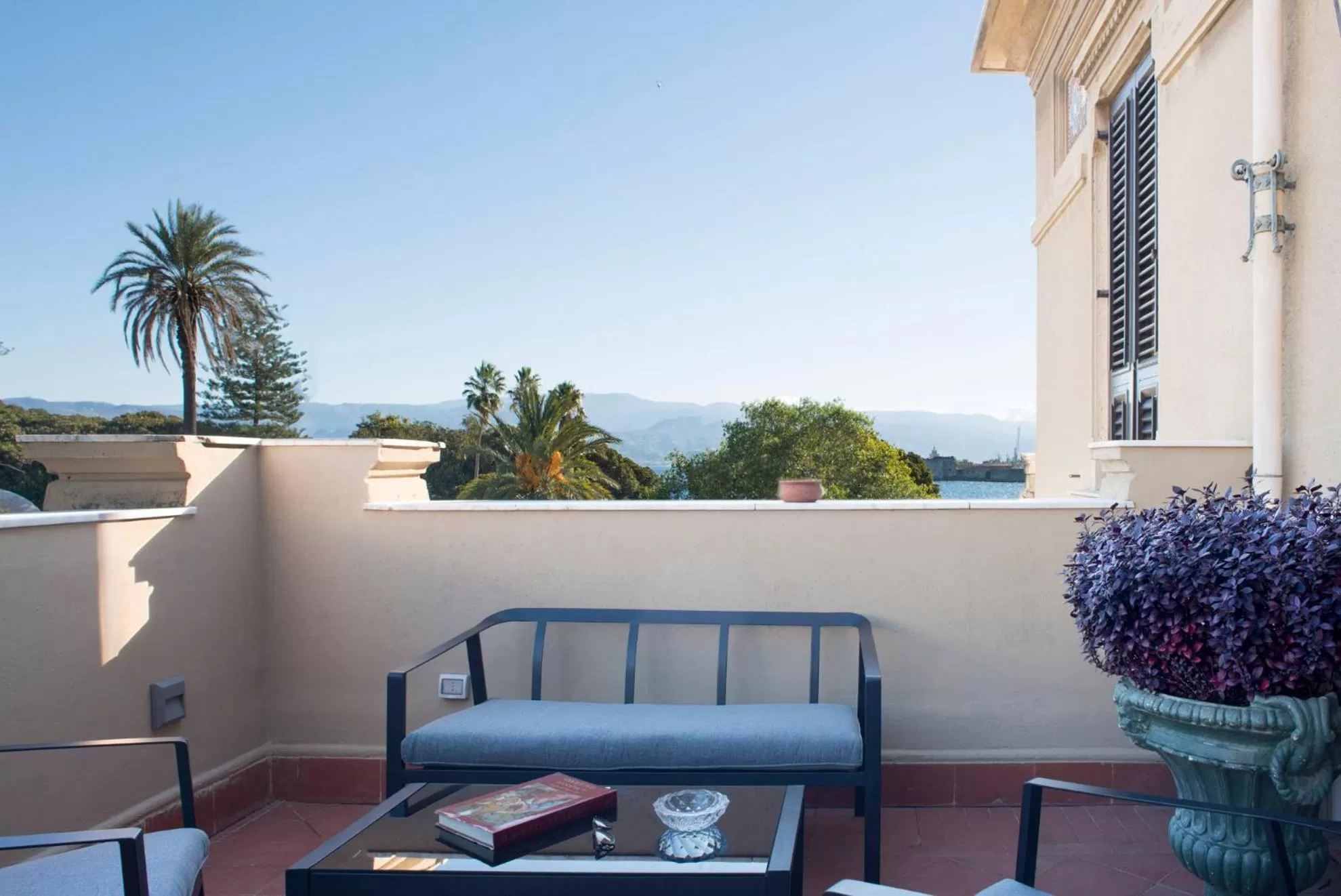 Natural landscape in Vittoria - house of charme