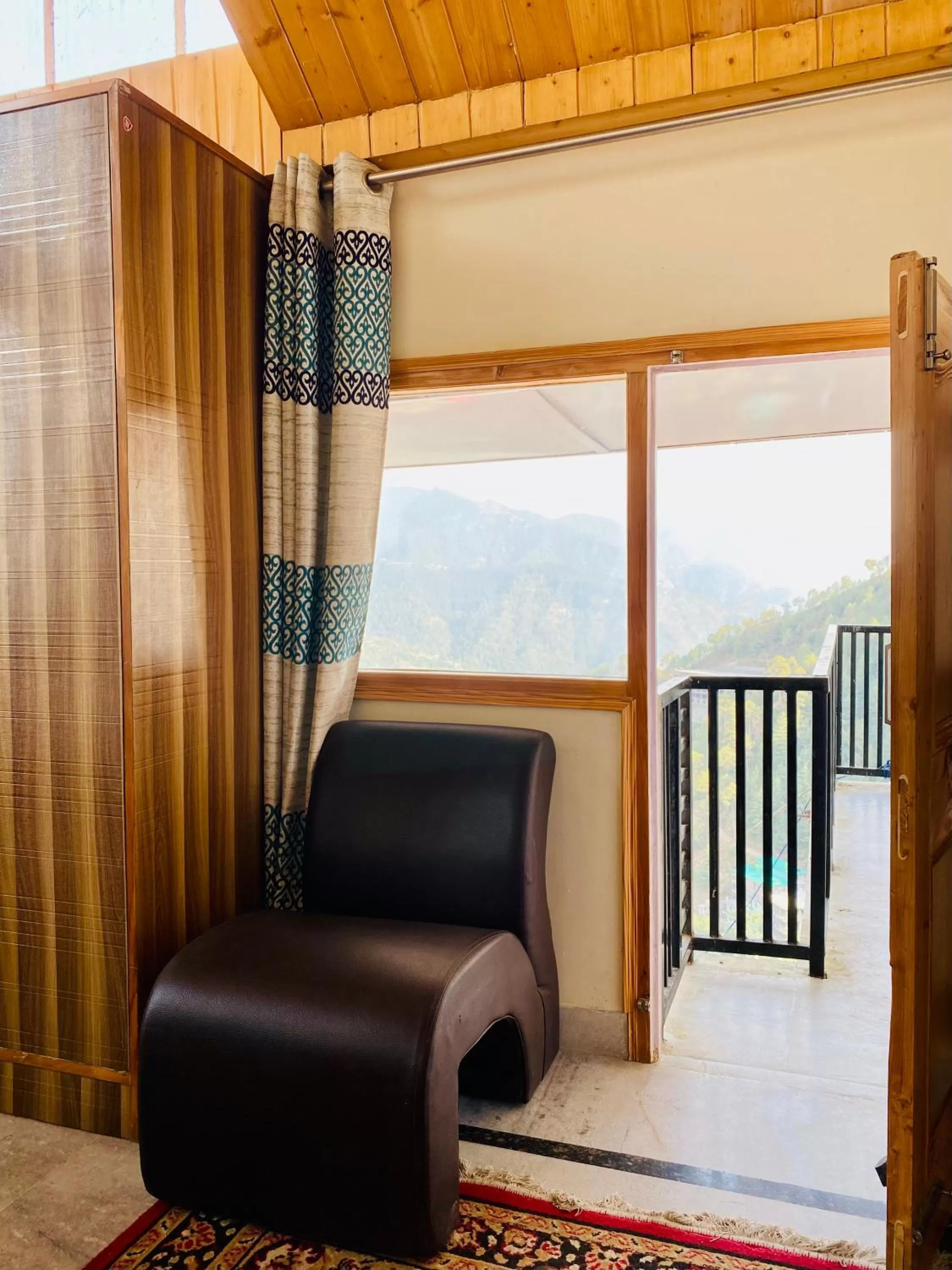 Balcony/Terrace, Seating Area in Sai Cottage Shimla