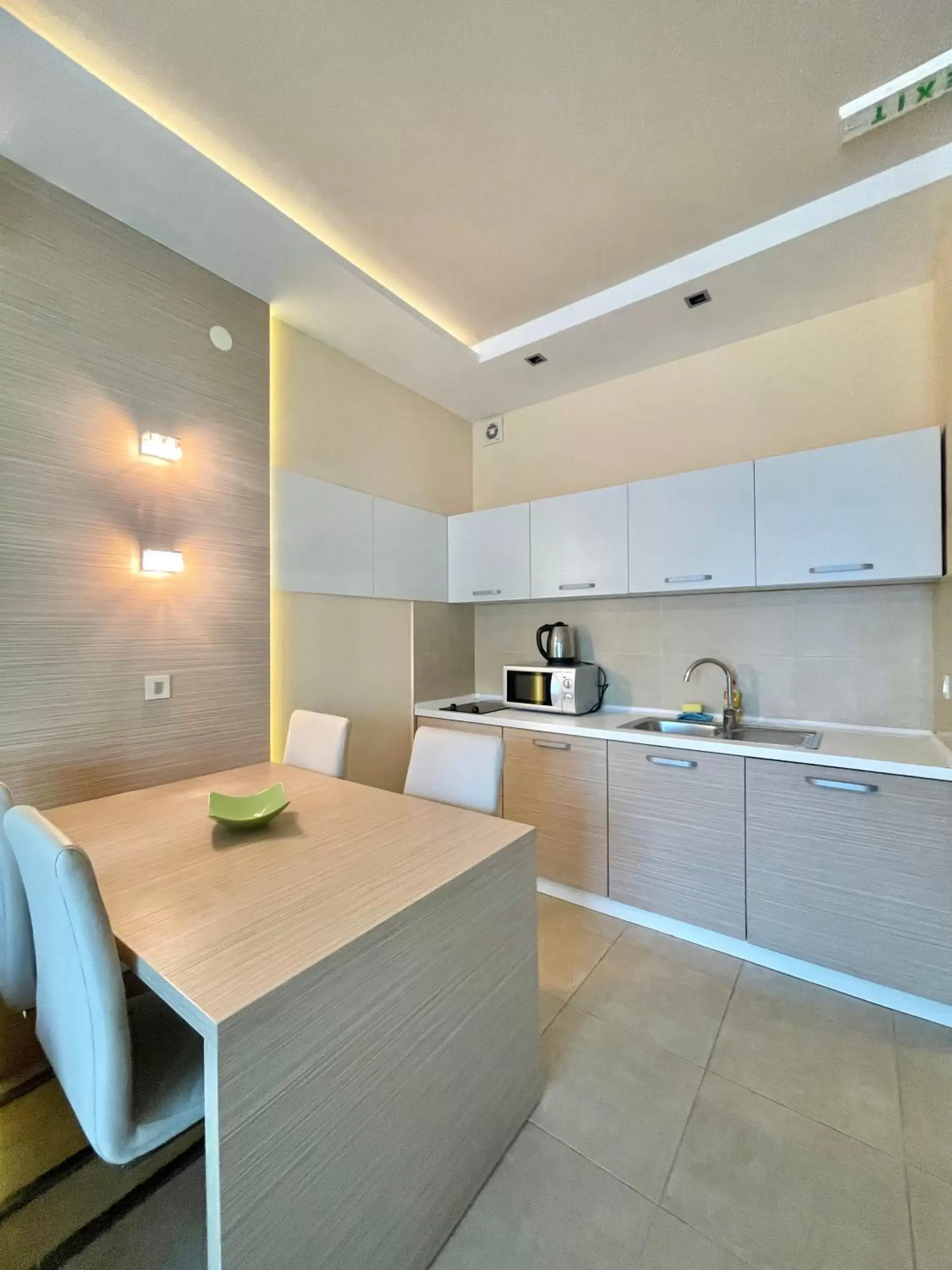 Kitchen or kitchenette, Kitchen/Kitchenette in Hotel Butua Residence