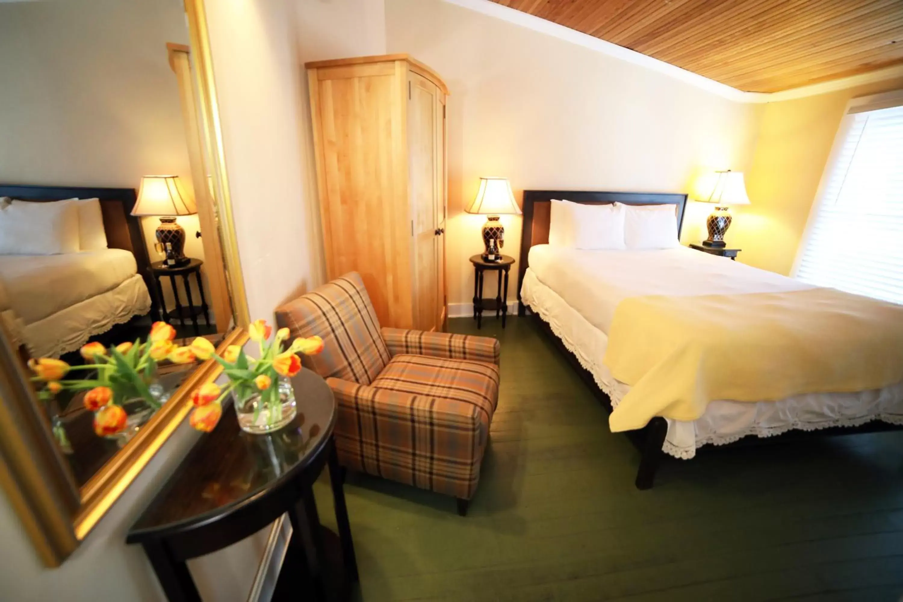 Photo of the whole room, Bed in The Kennebunk Inn Photo of the whole room, Bed in The Kennebunk Inn
