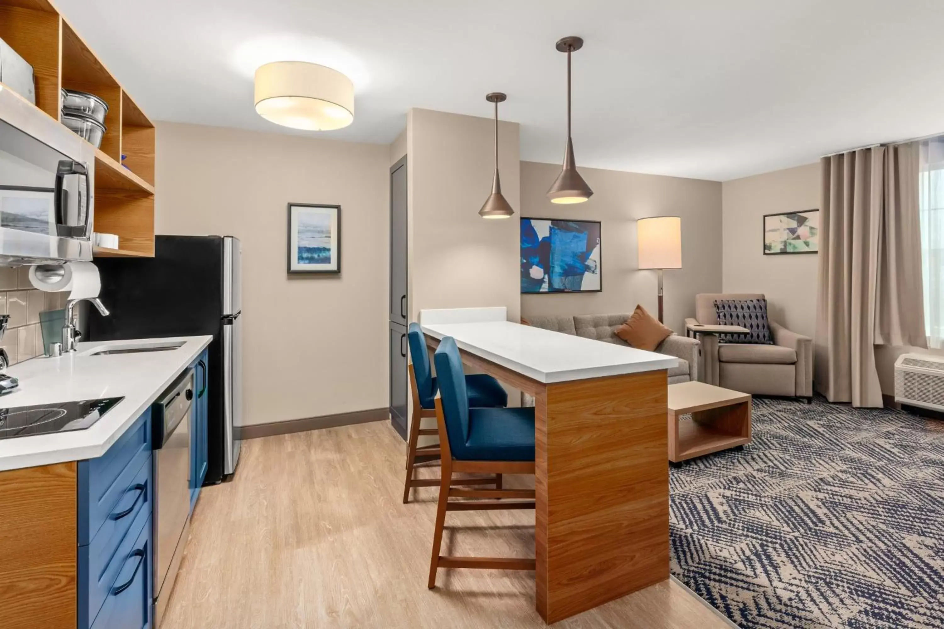 Photo of the whole room, Kitchen/Kitchenette in Candlewood Suites Sumner Puyallup Area, an IHG Hotel