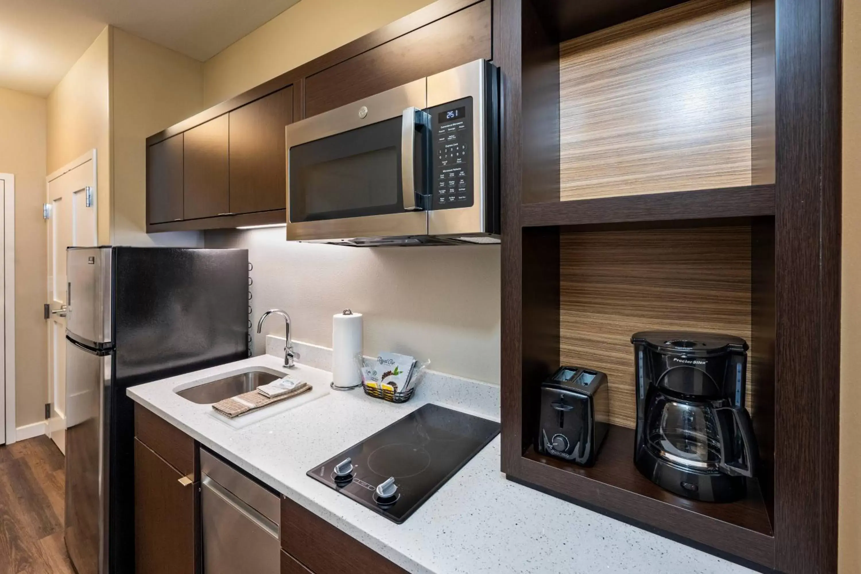 Bedroom, Kitchen/Kitchenette in TownePlace Suites by Marriott Fort Mill at Carowinds Blvd