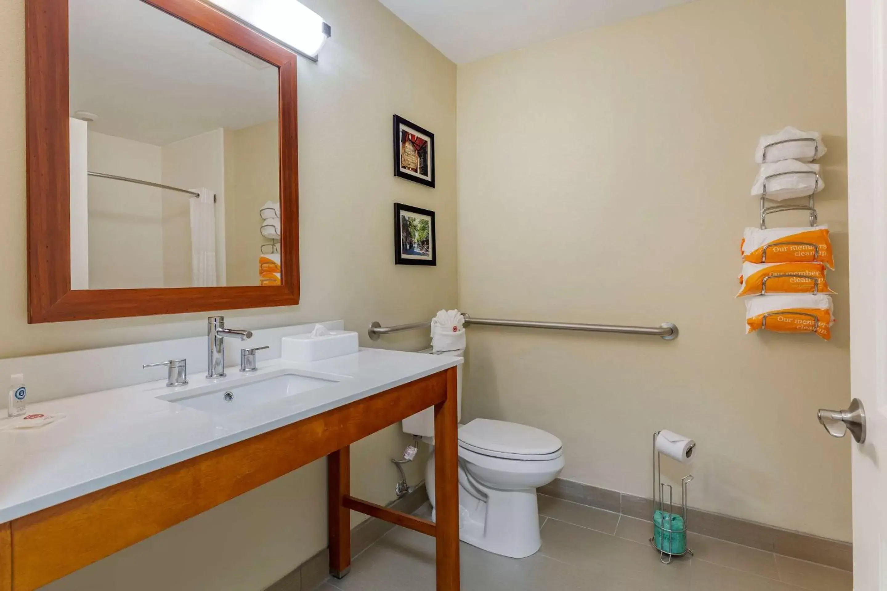 Bedroom, Bathroom in Comfort Inn Danvers - Boston North Shore