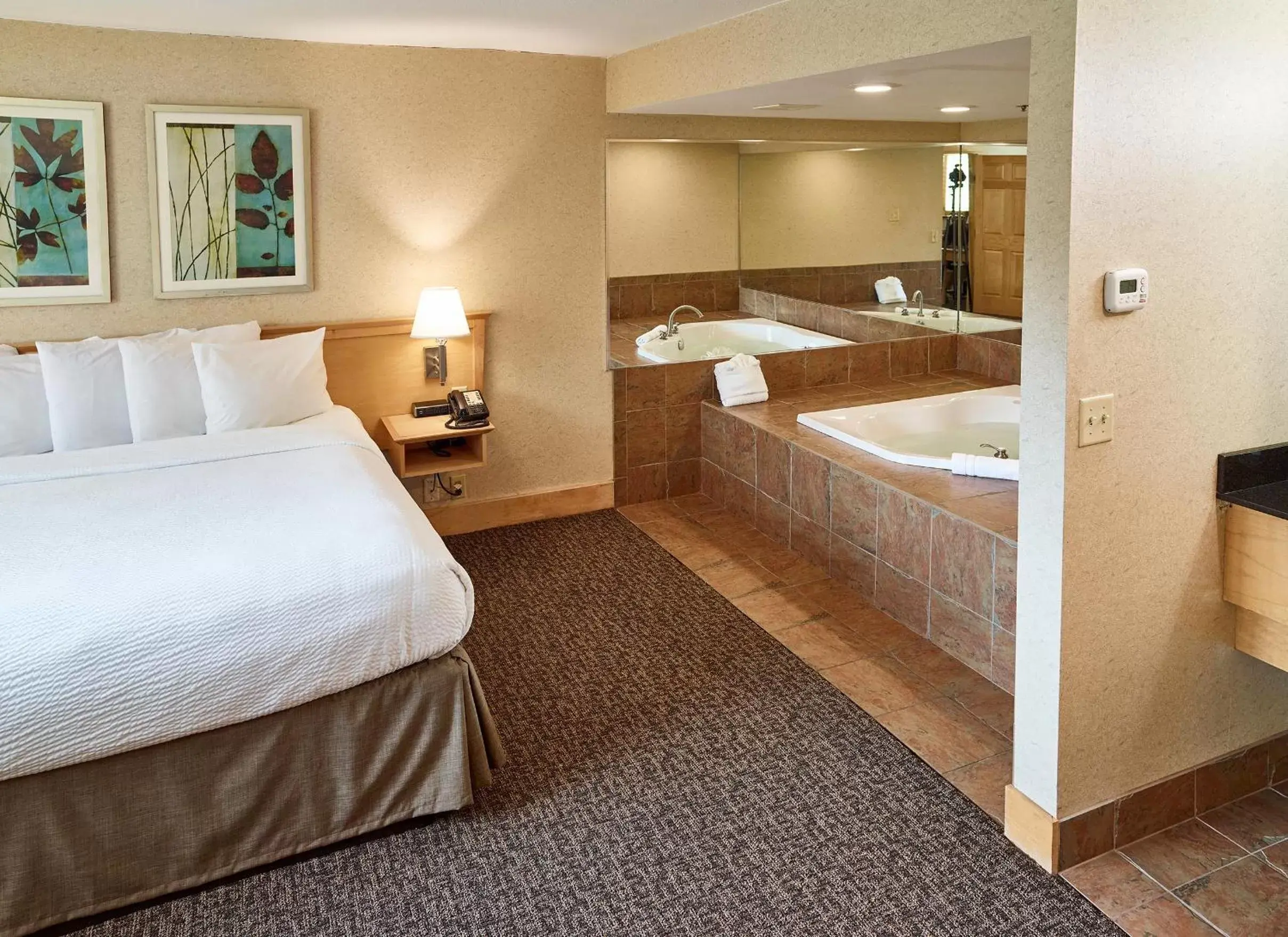 Bed in LivINN Hotel Minneapolis North / Fridley