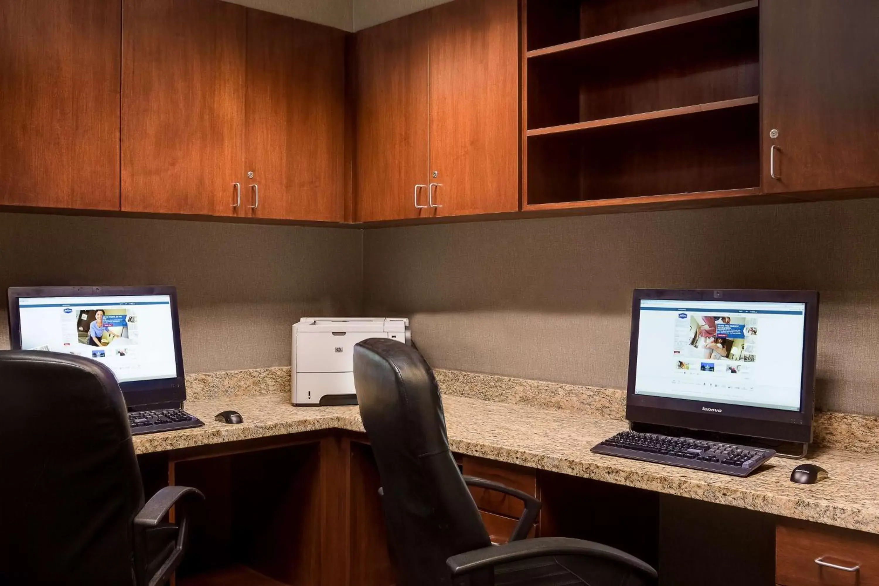 Business facilities, Business Area/Conference Room in Hampton Inn and Suites - Lincoln Northeast