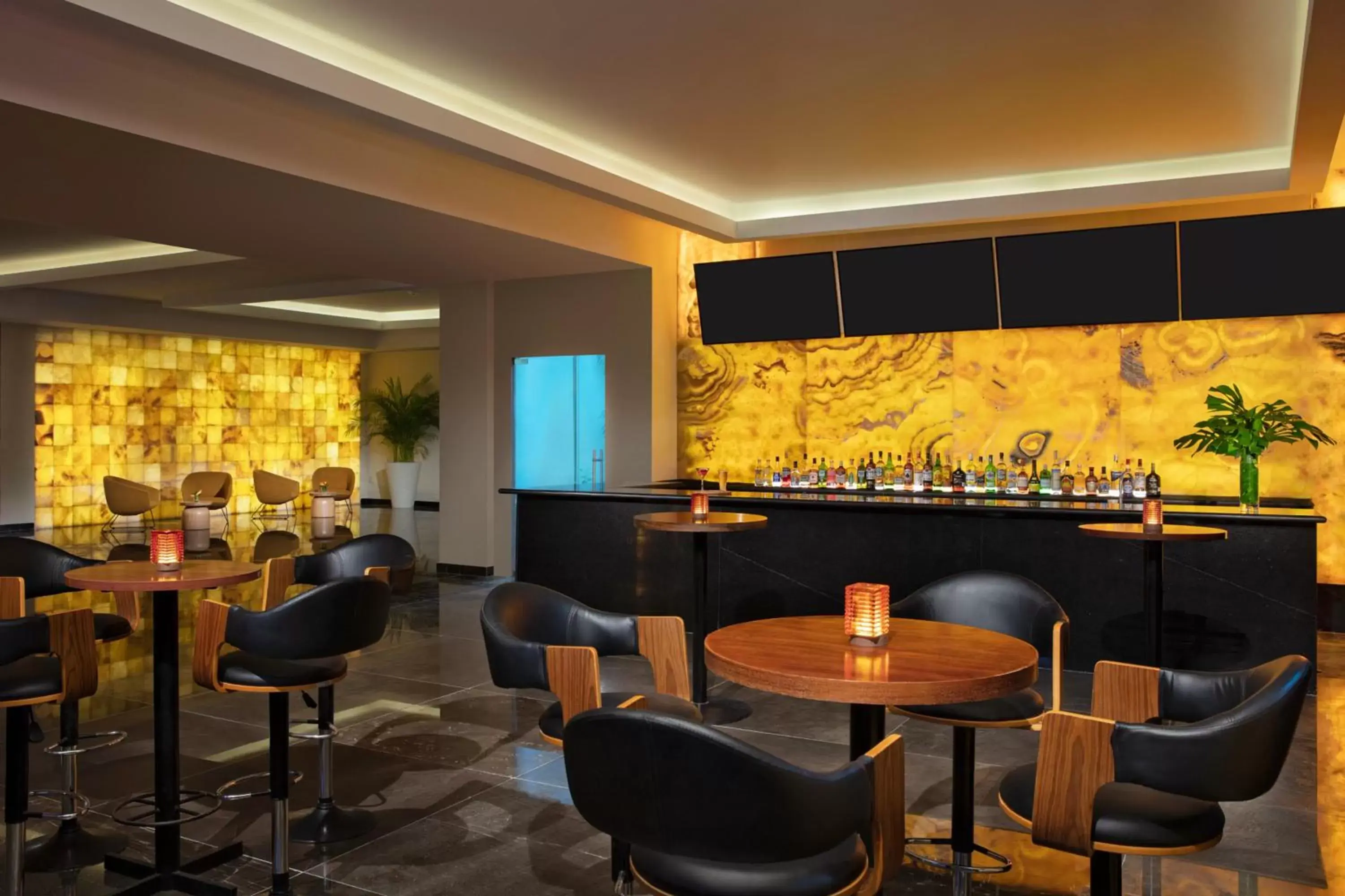 Lounge or bar in Dreams Sands Cancun Resort & Spa