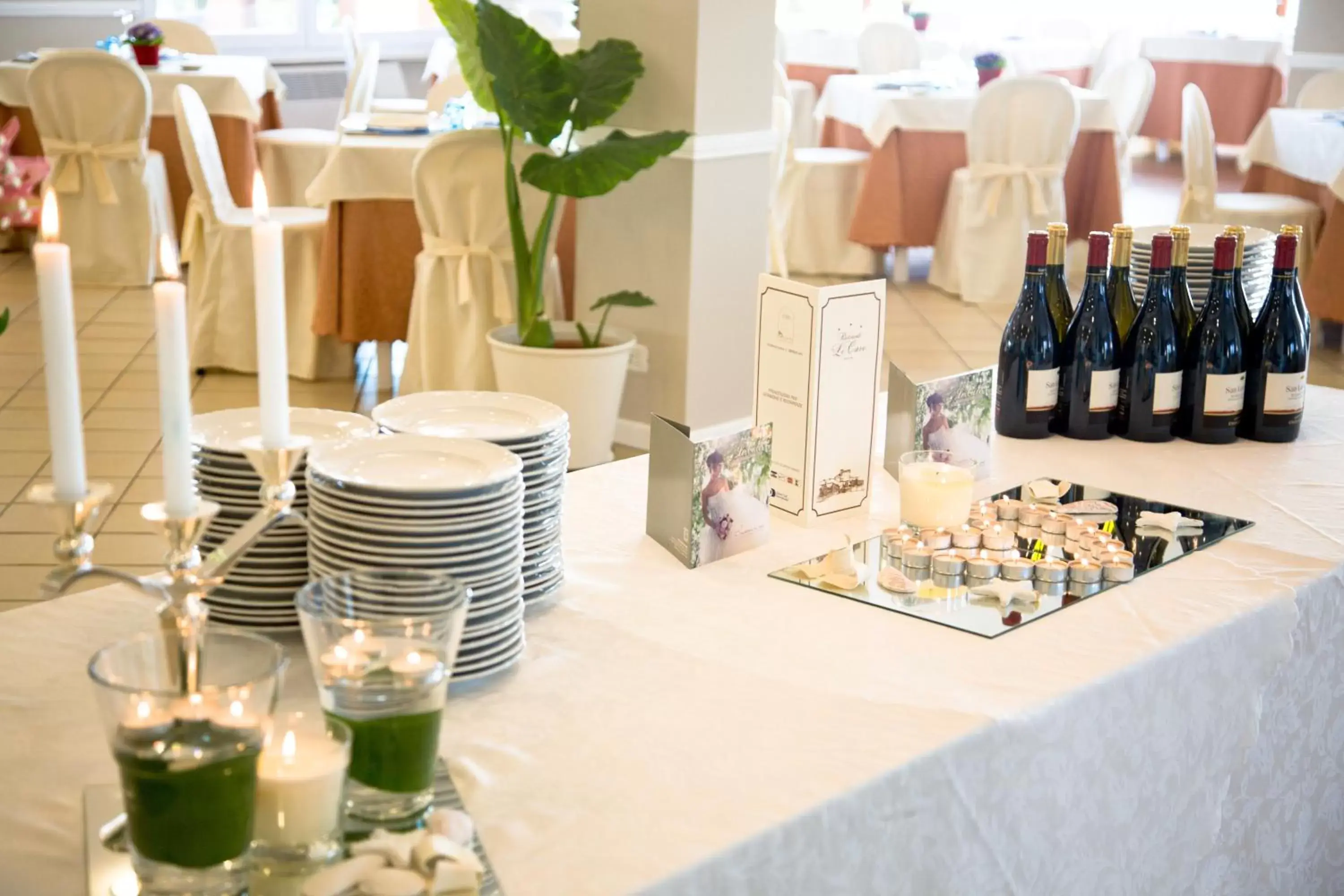 Banquet/Function facilities, Drinks in Hotel Le Cave