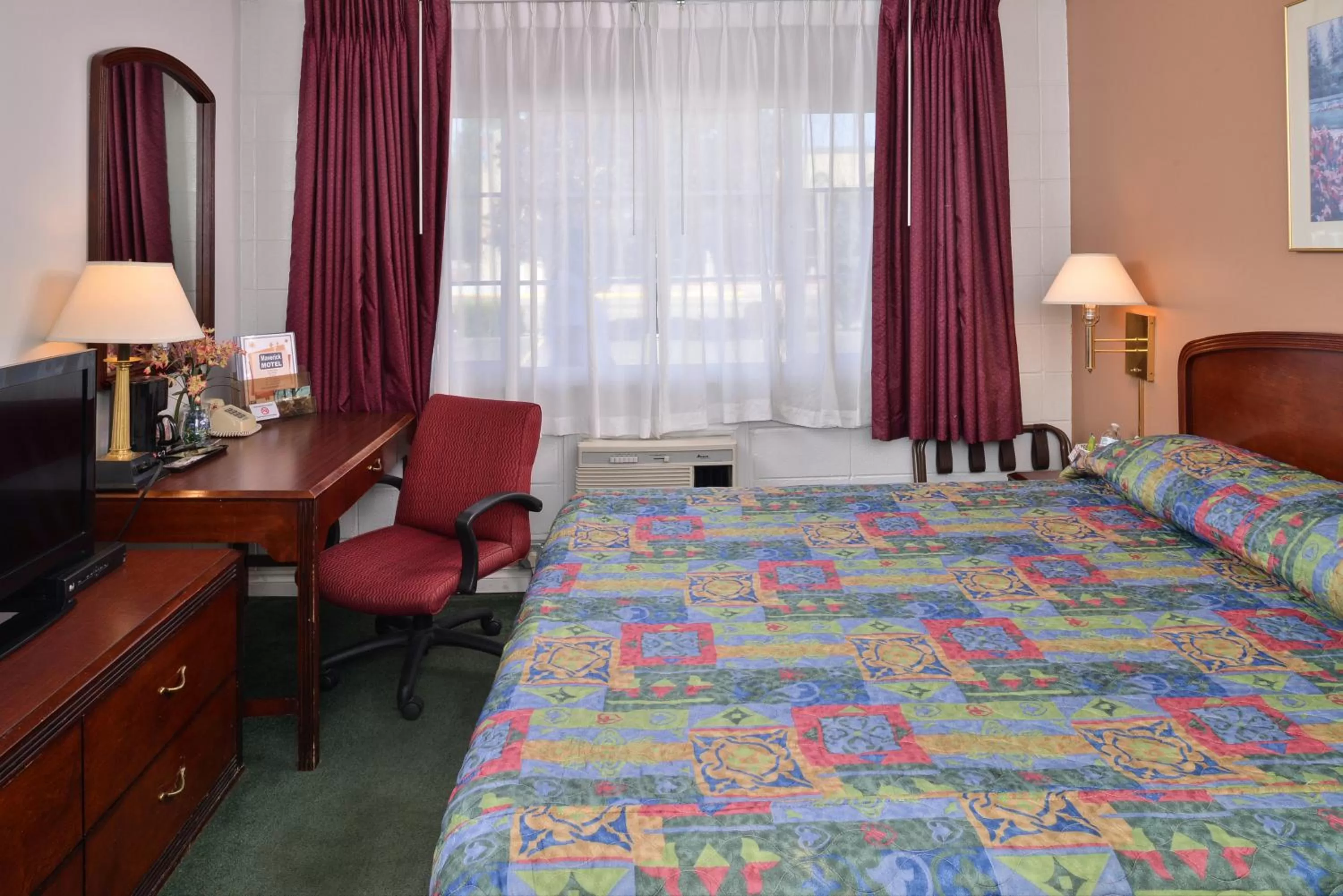 Photo of the whole room, Bed in Maverick Motel - Modern Renovated Motel