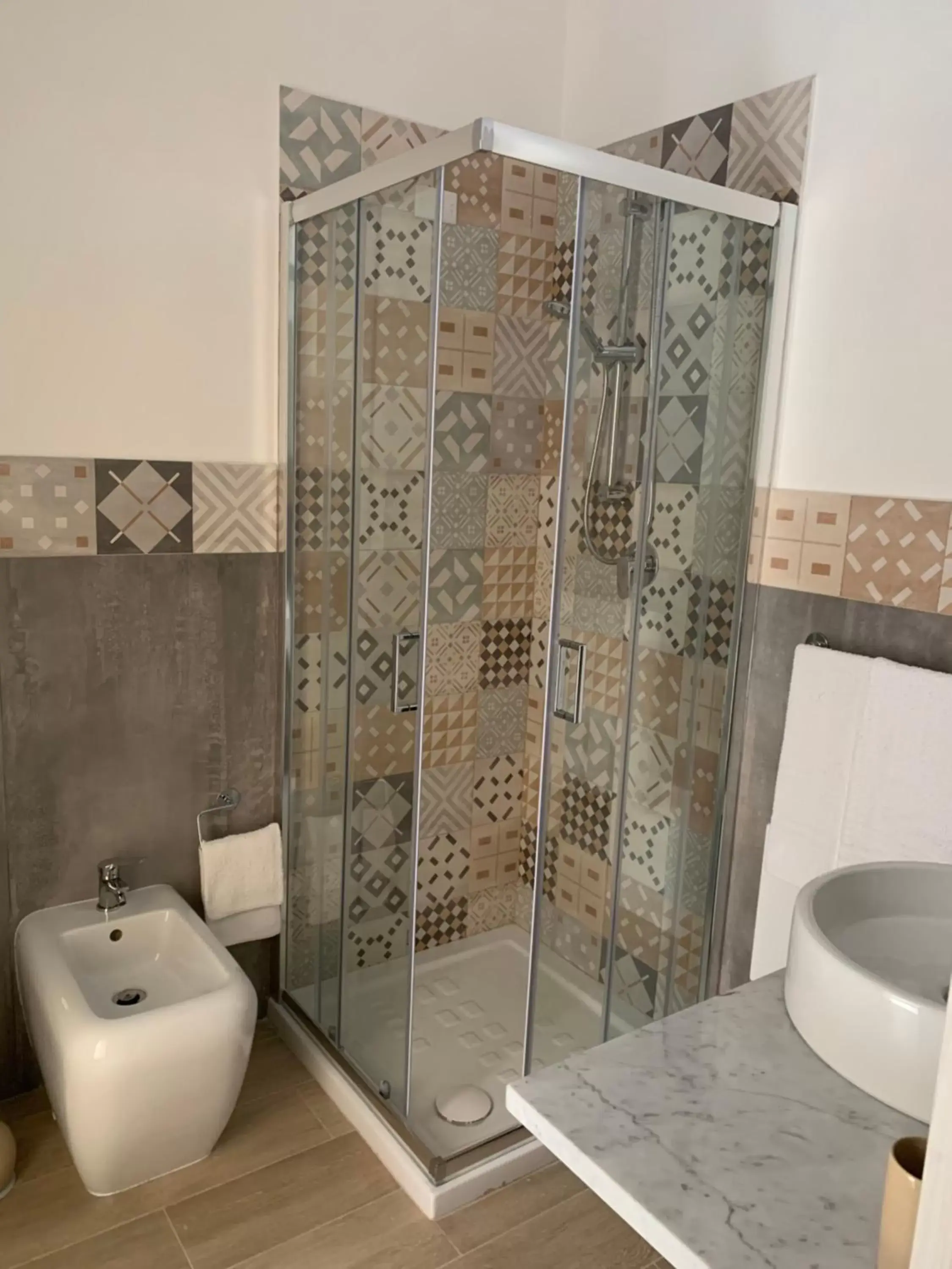 Shower, Bathroom in Maison Arena Al Corso