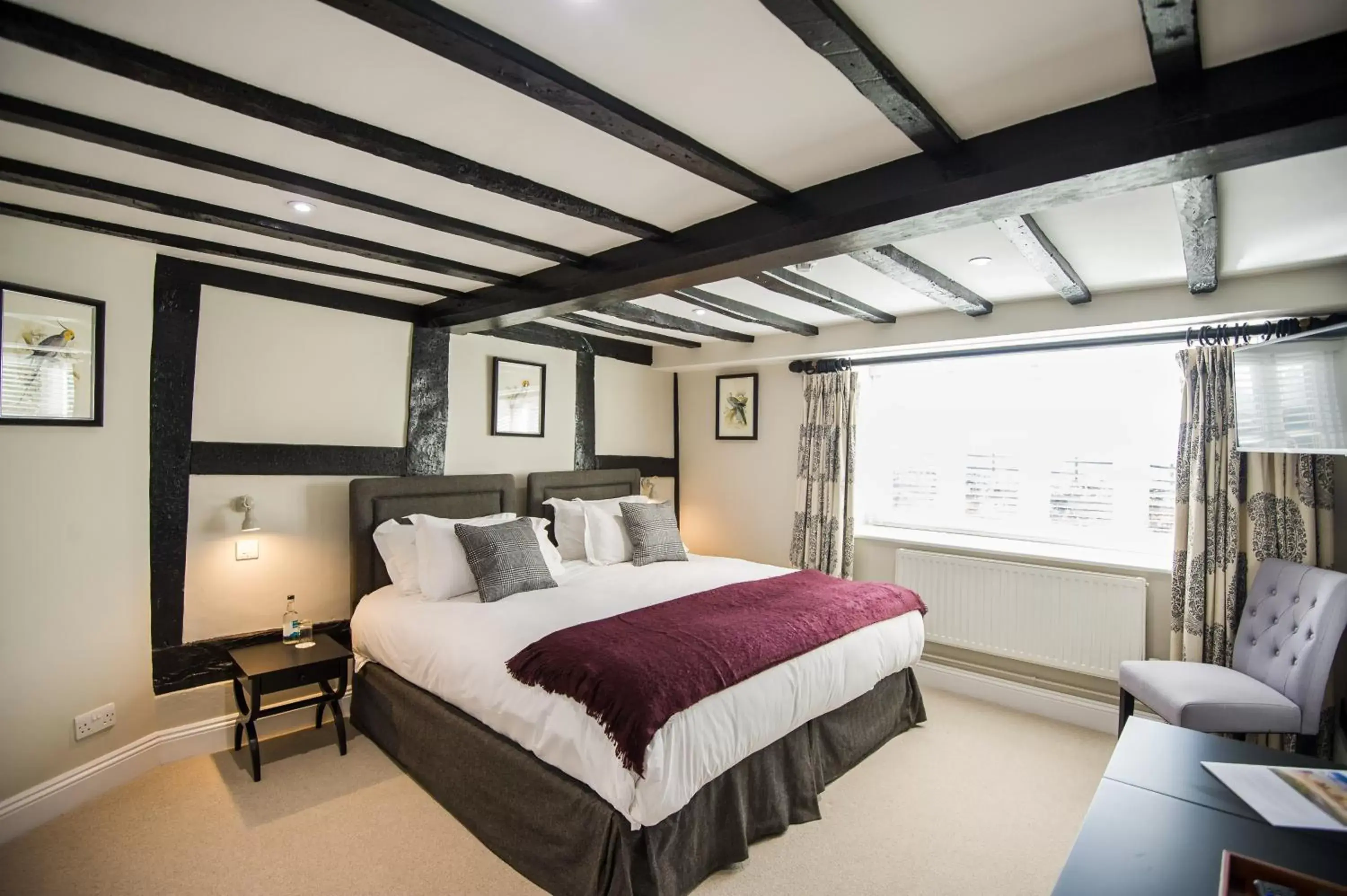 Bedroom, Bed in Cowdray Lodge