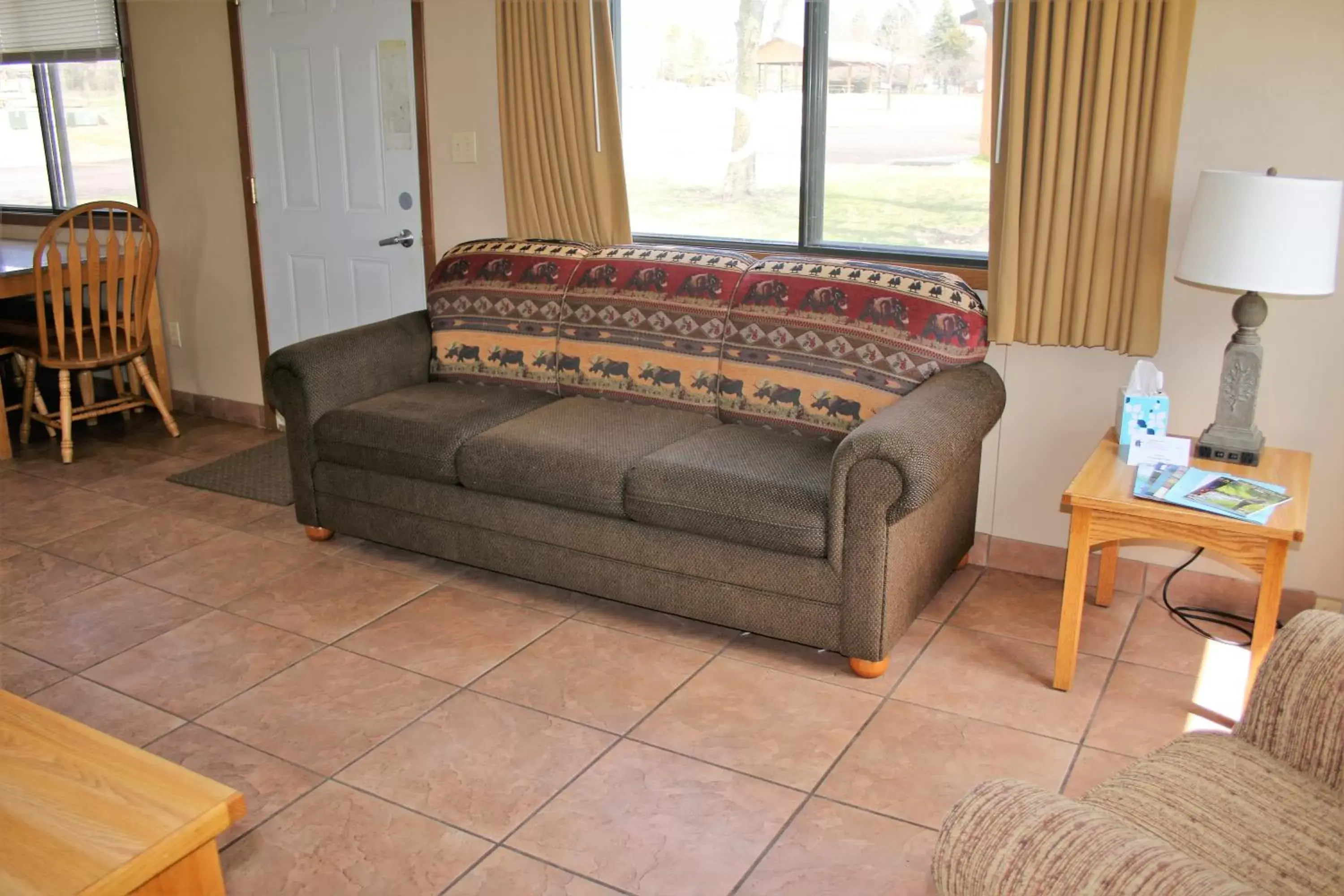 Living room, Seating Area in Lewis & Clark Resort