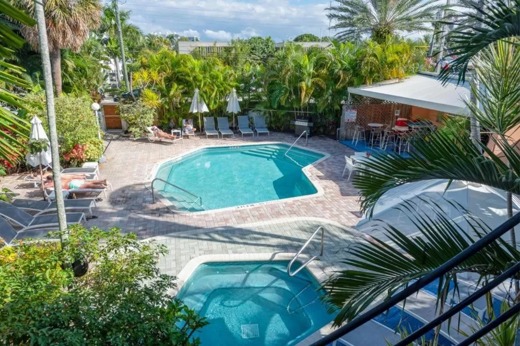 Swimming pool in Victoria Park Hotel