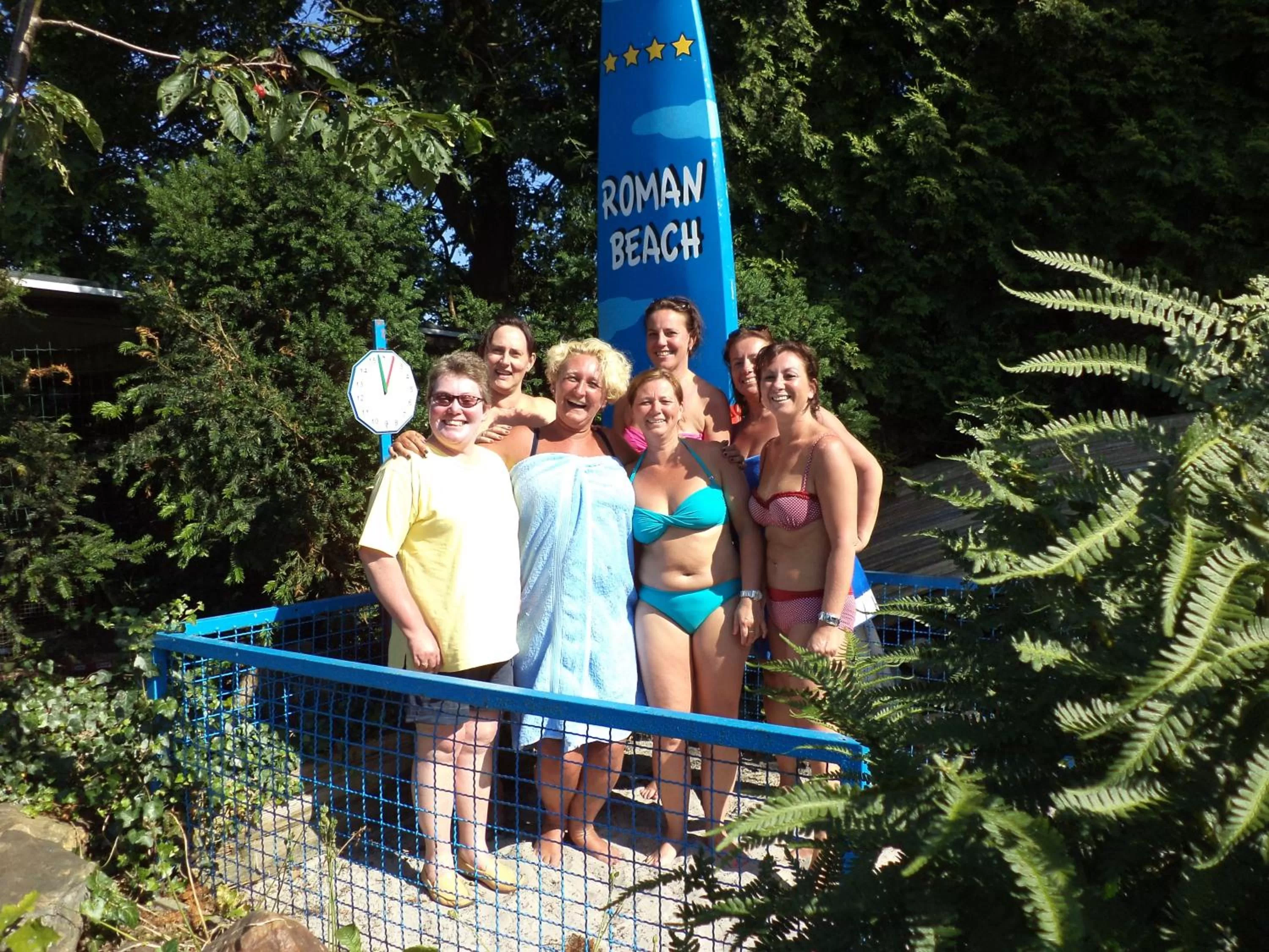 People in B&B Casa Roman & Vakantiewoning voor 1 pers tot max 32 personen