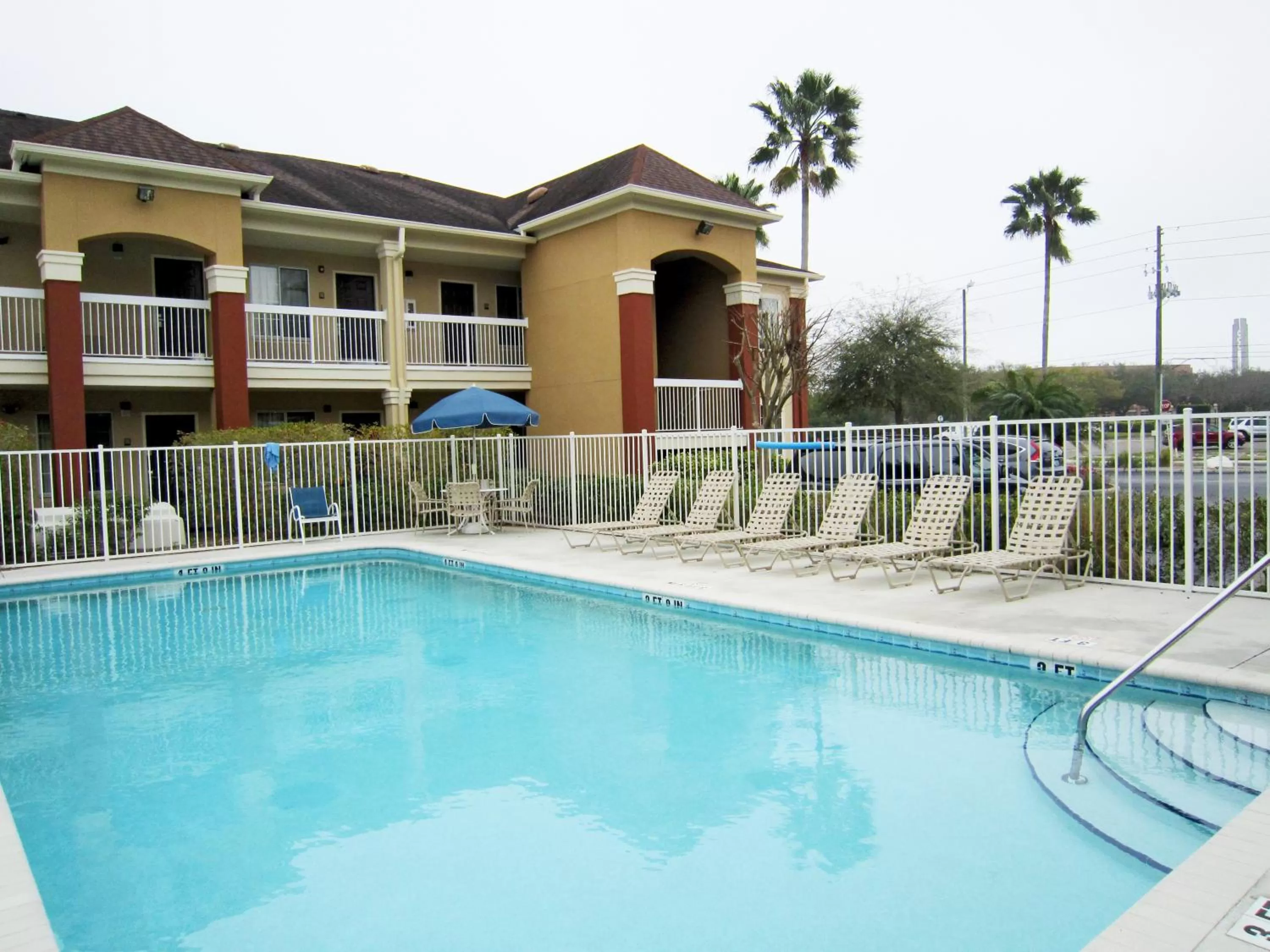 Swimming pool in Extended Stay America Suites - Clearwater - Carillon Park