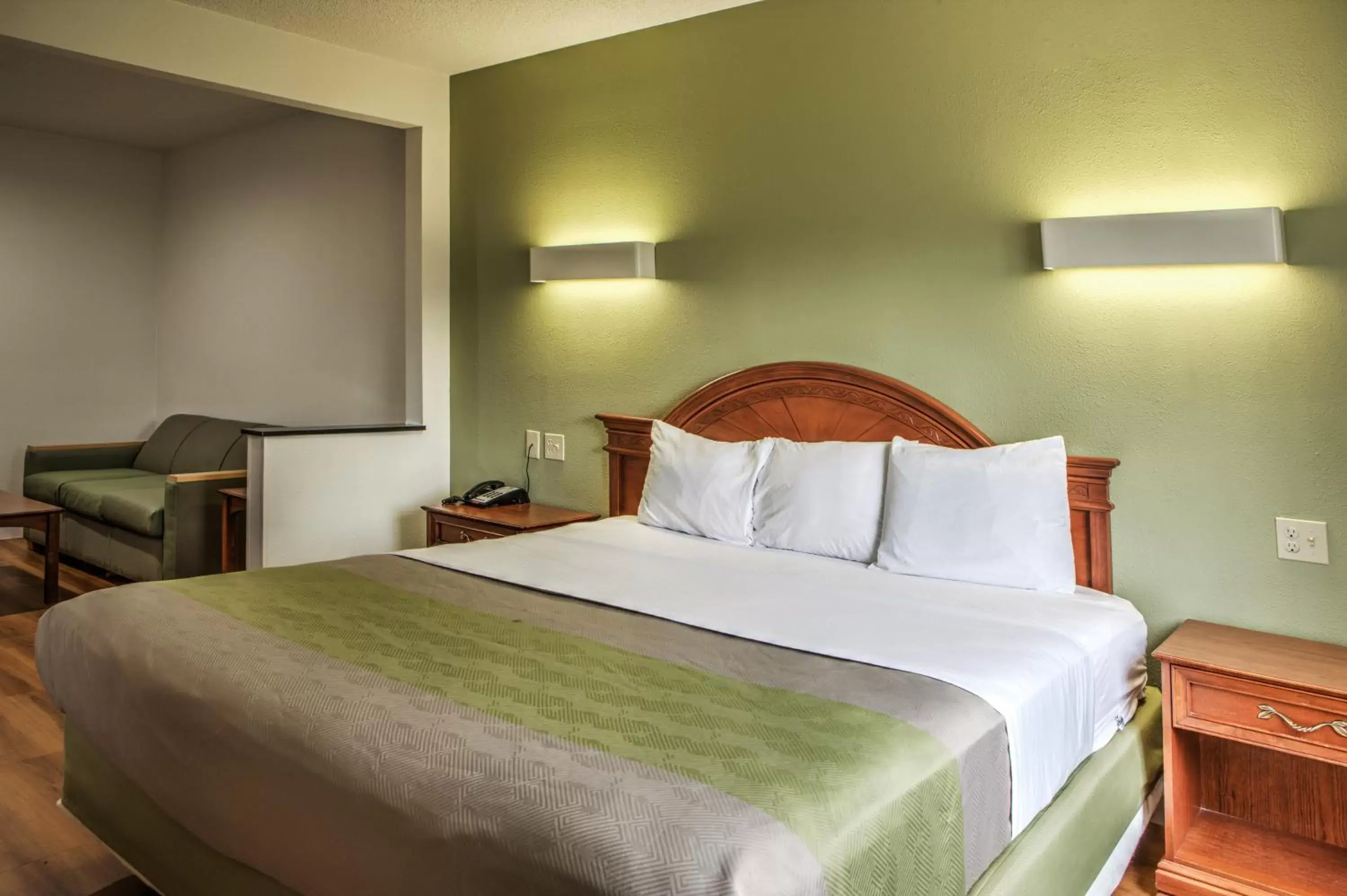 Bedroom, Bed in Motel 6-Dallas, TX - Northwest