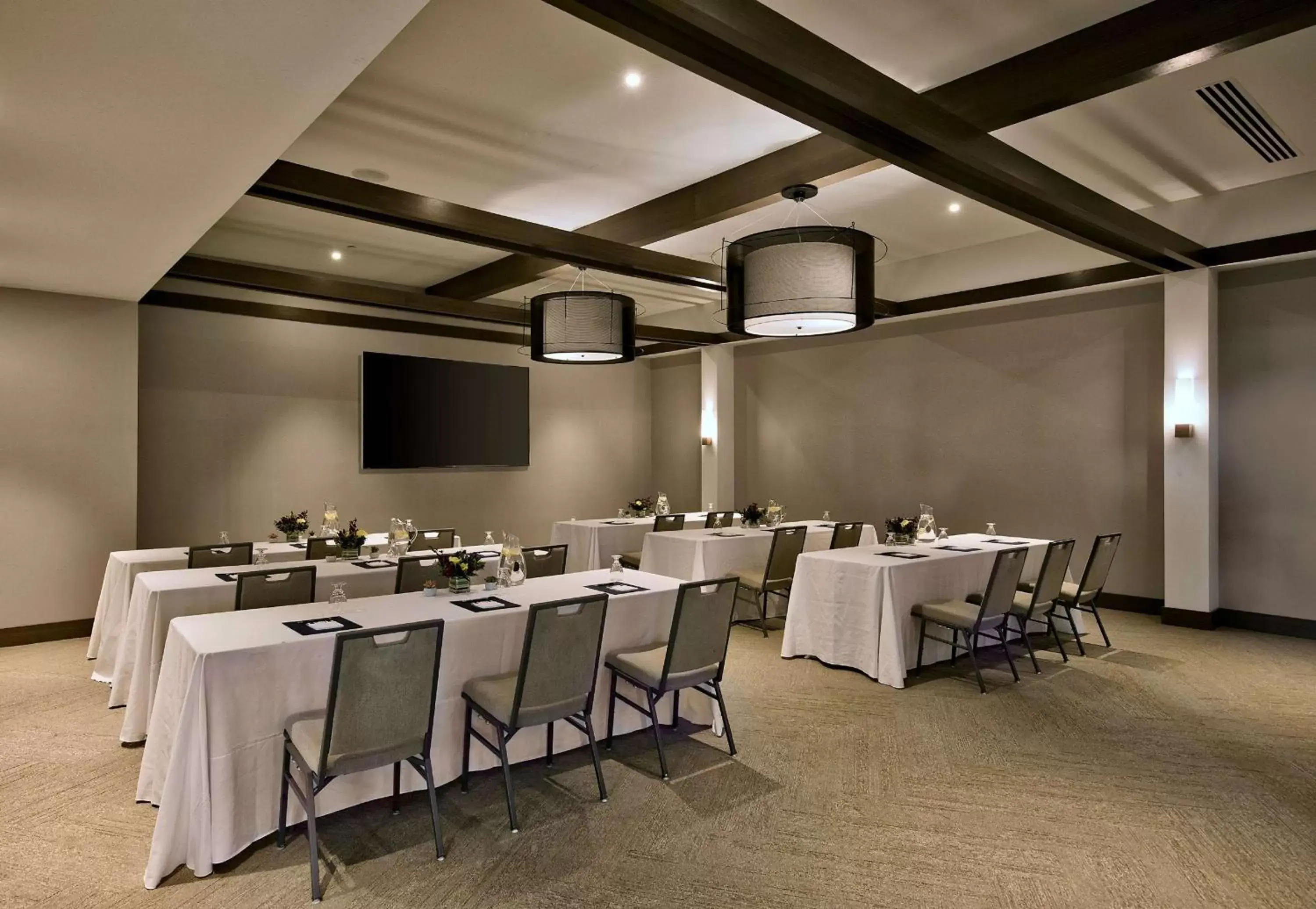 Meeting/conference room in Inn at the Pier Pismo Beach, Curio Collection by Hilton