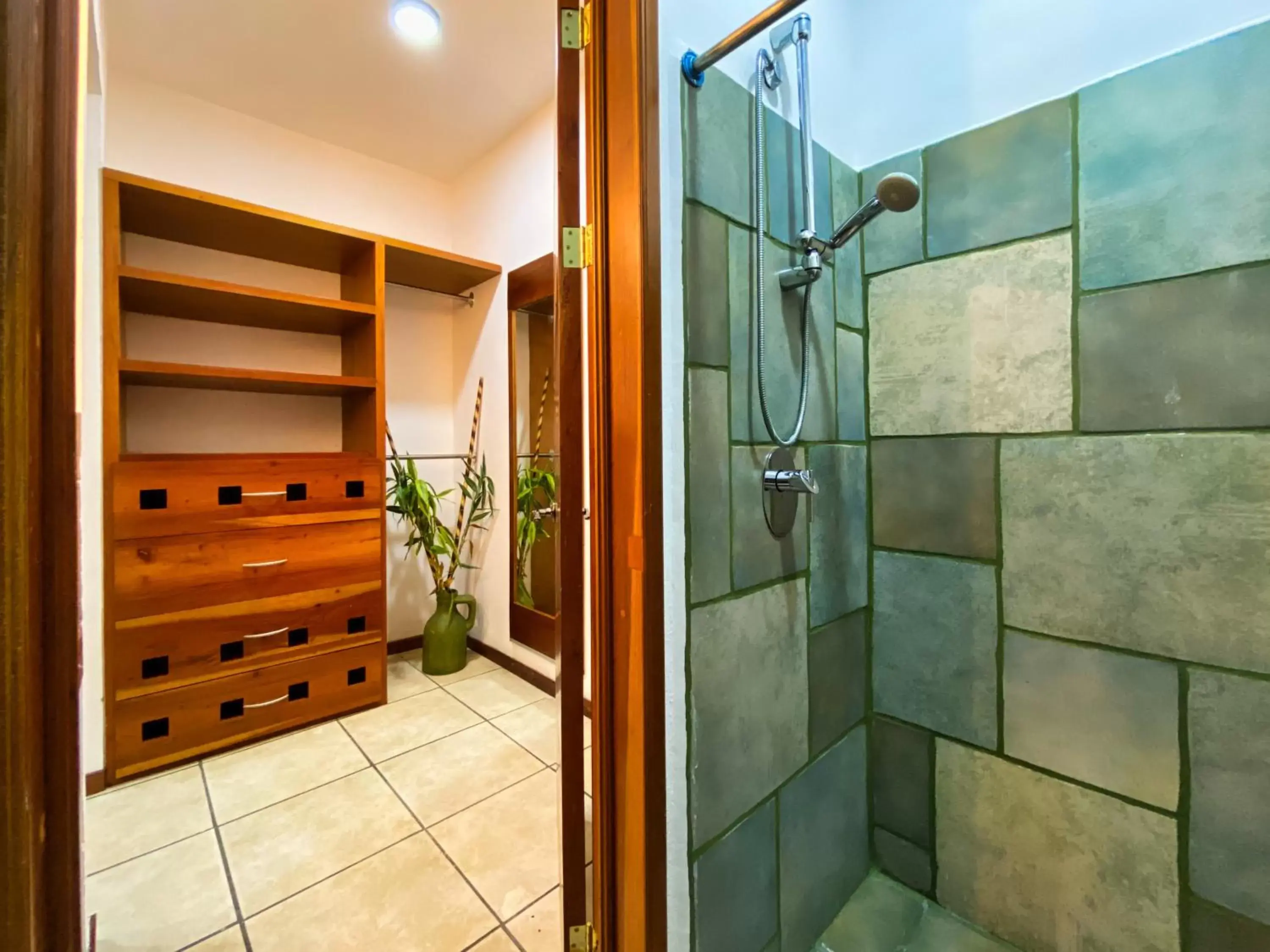 Shower, Bathroom in Humant - Coliving & Coworking Spaces