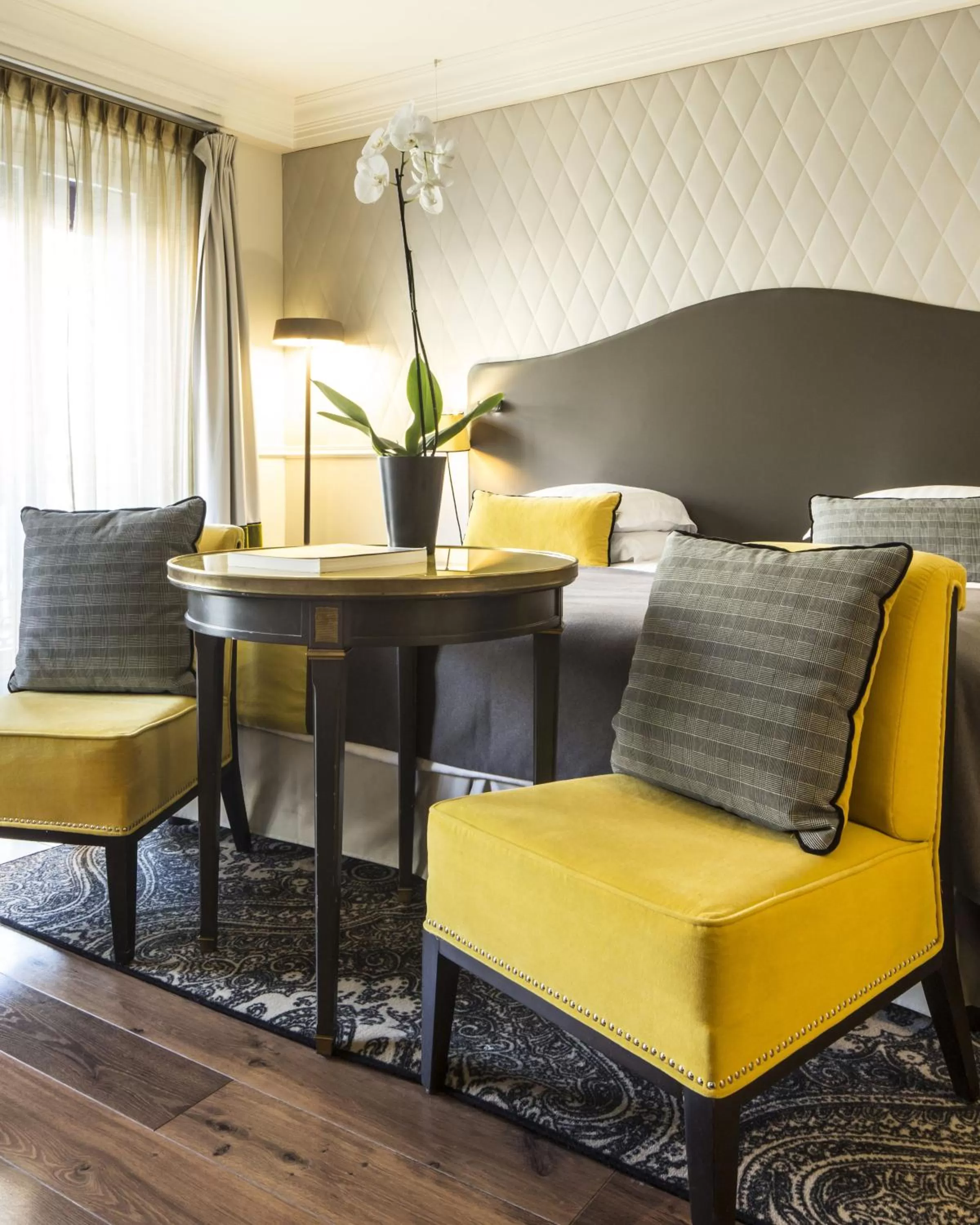 Bed in Edouard 7 Paris Opéra