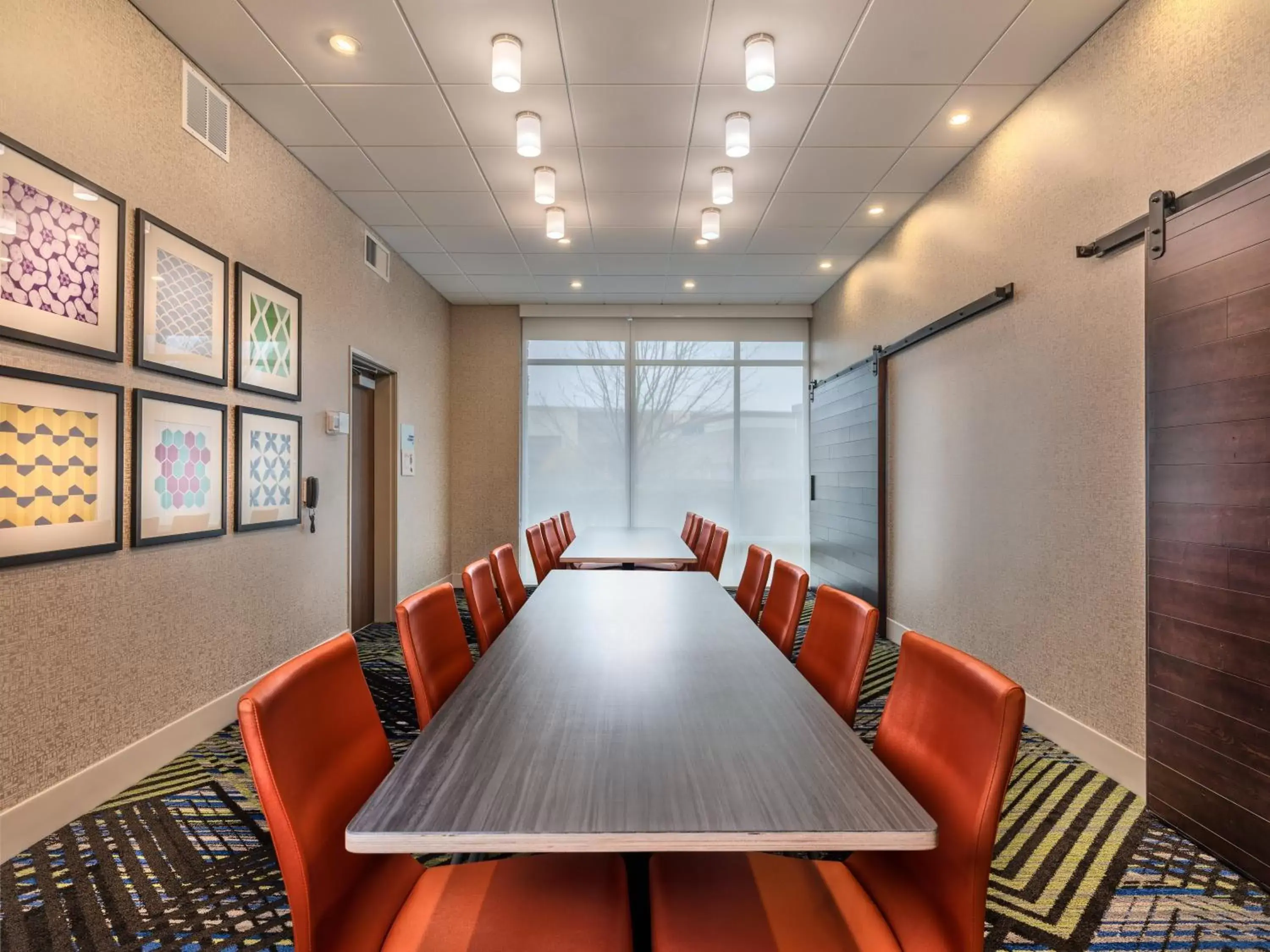 Meeting/conference room in Holiday Inn Express & Suites Salem North - Keizer, an IHG Hotel