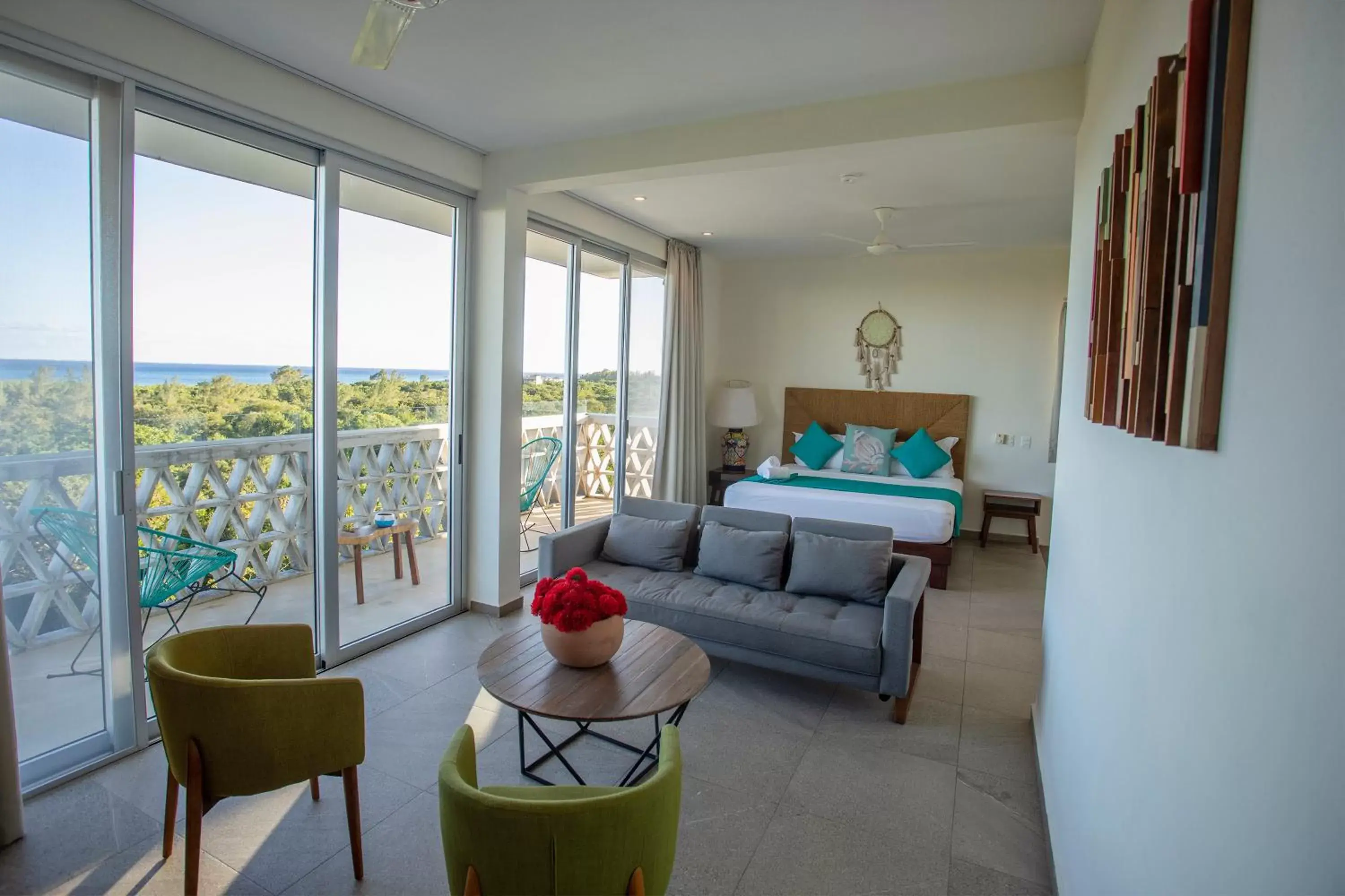 Bed, Seating Area in Suites Cielo y Mar