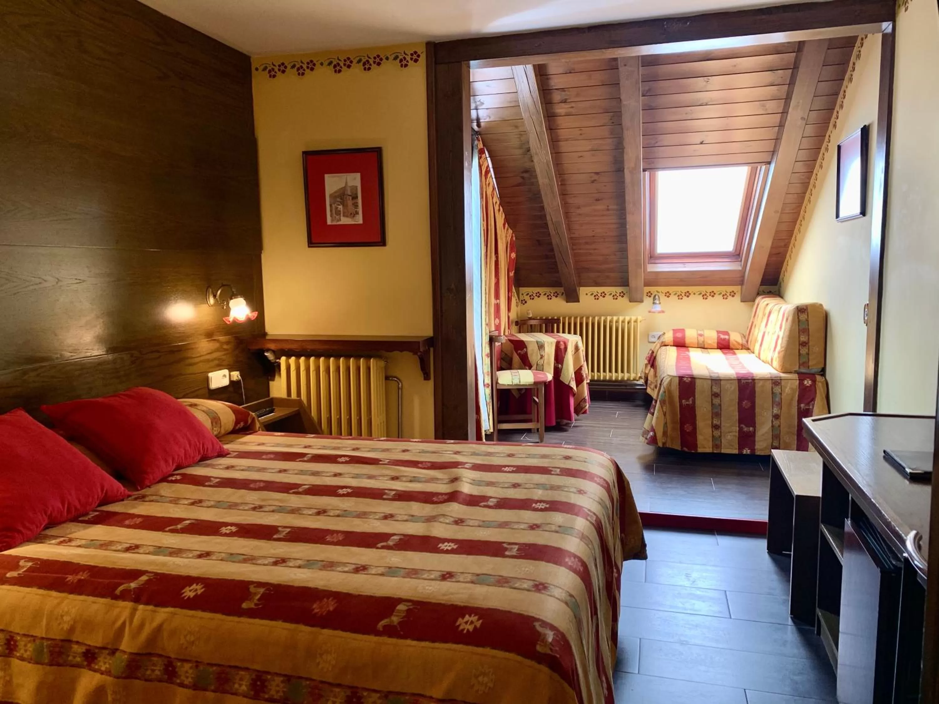 Family Room (2 Adults + 2 Children) in Hotel Aran La Abuela