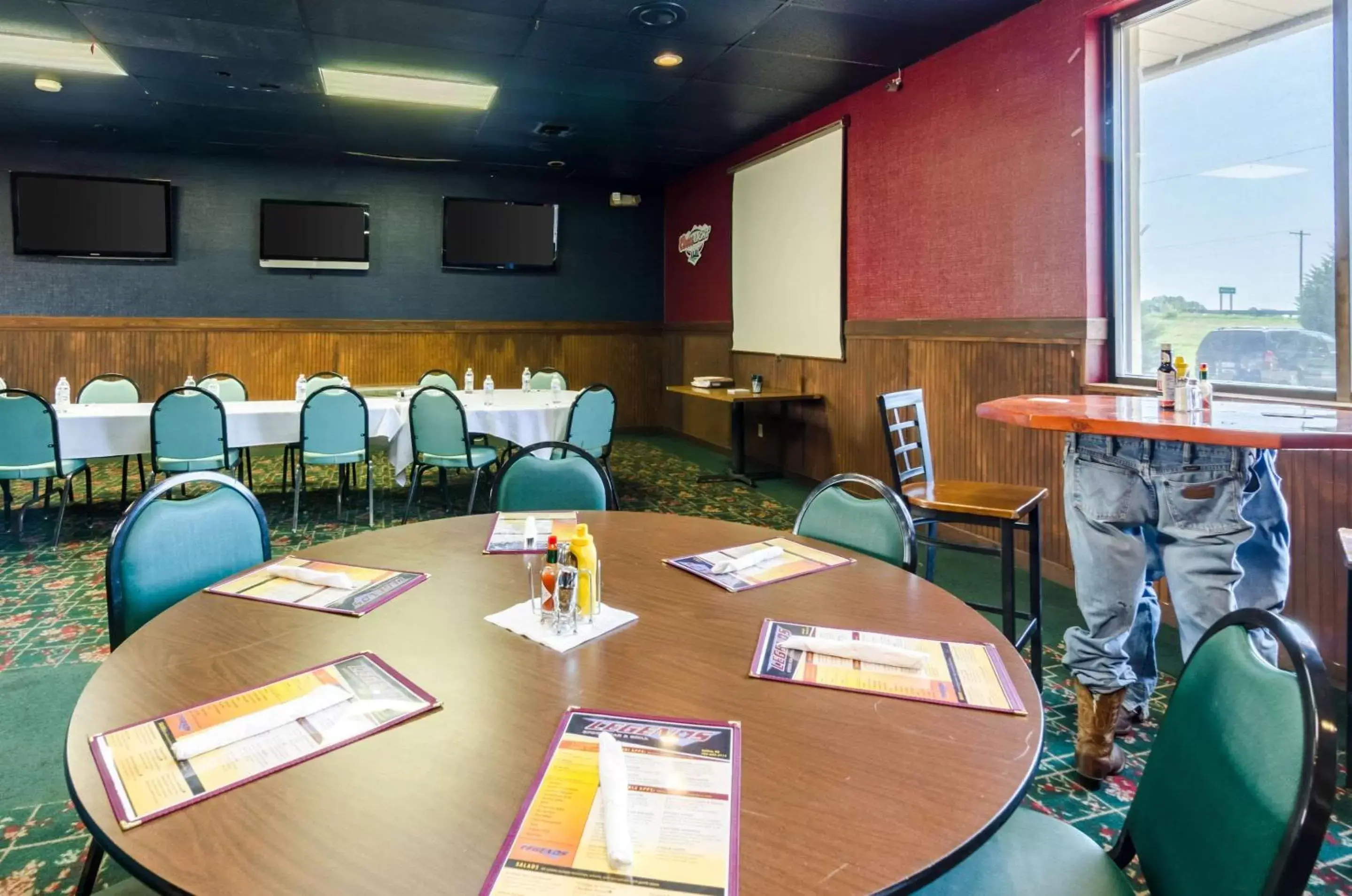 Restaurant/places to eat, Business Area/Conference Room in Quality Inn & Suites Salina