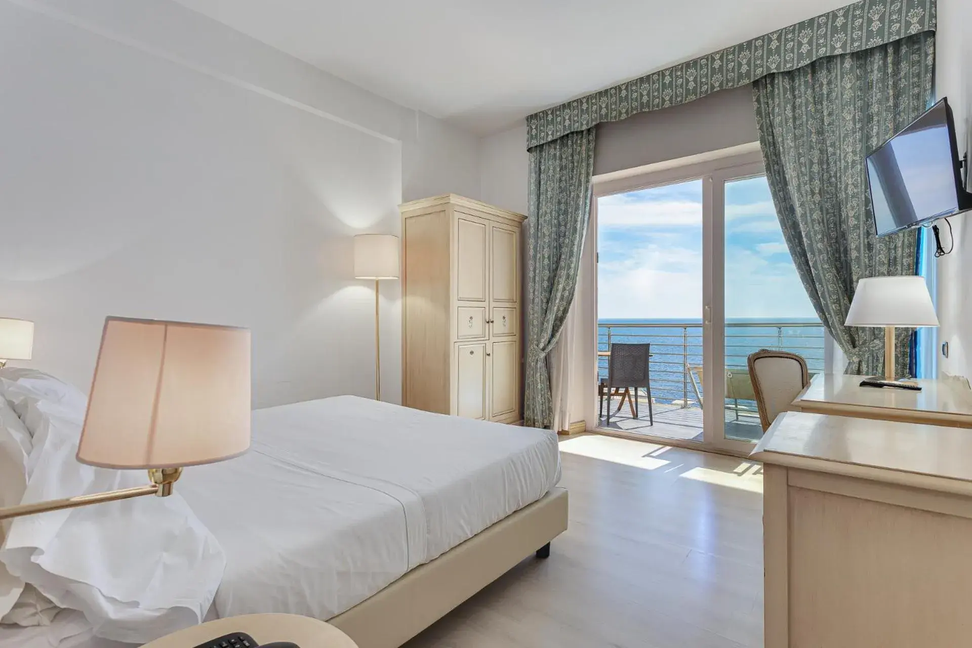 Superior Double Room with Sea View - single occupancy in Hotel Cavalluccio Marino