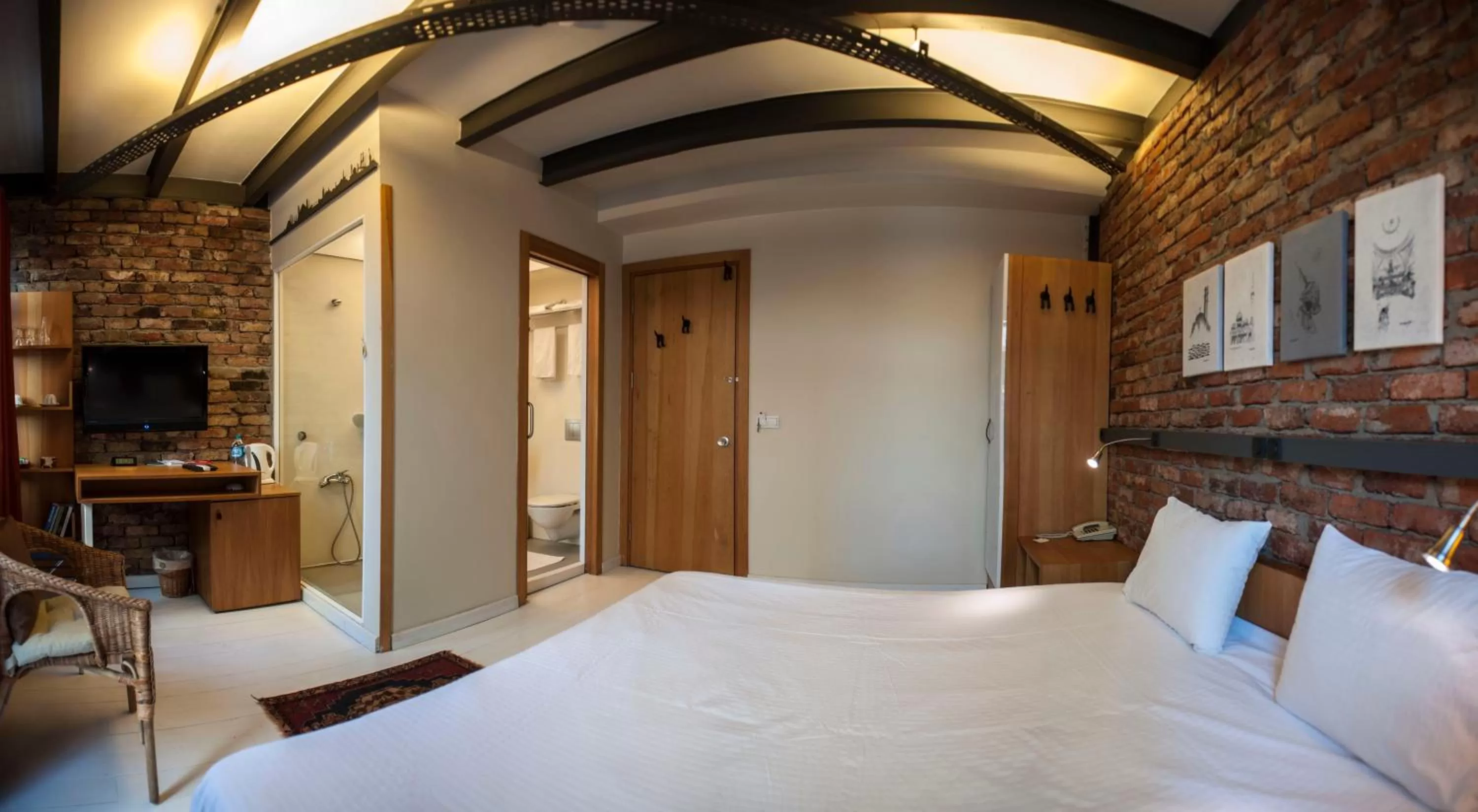 Photo of the whole room, Bed in Peradays