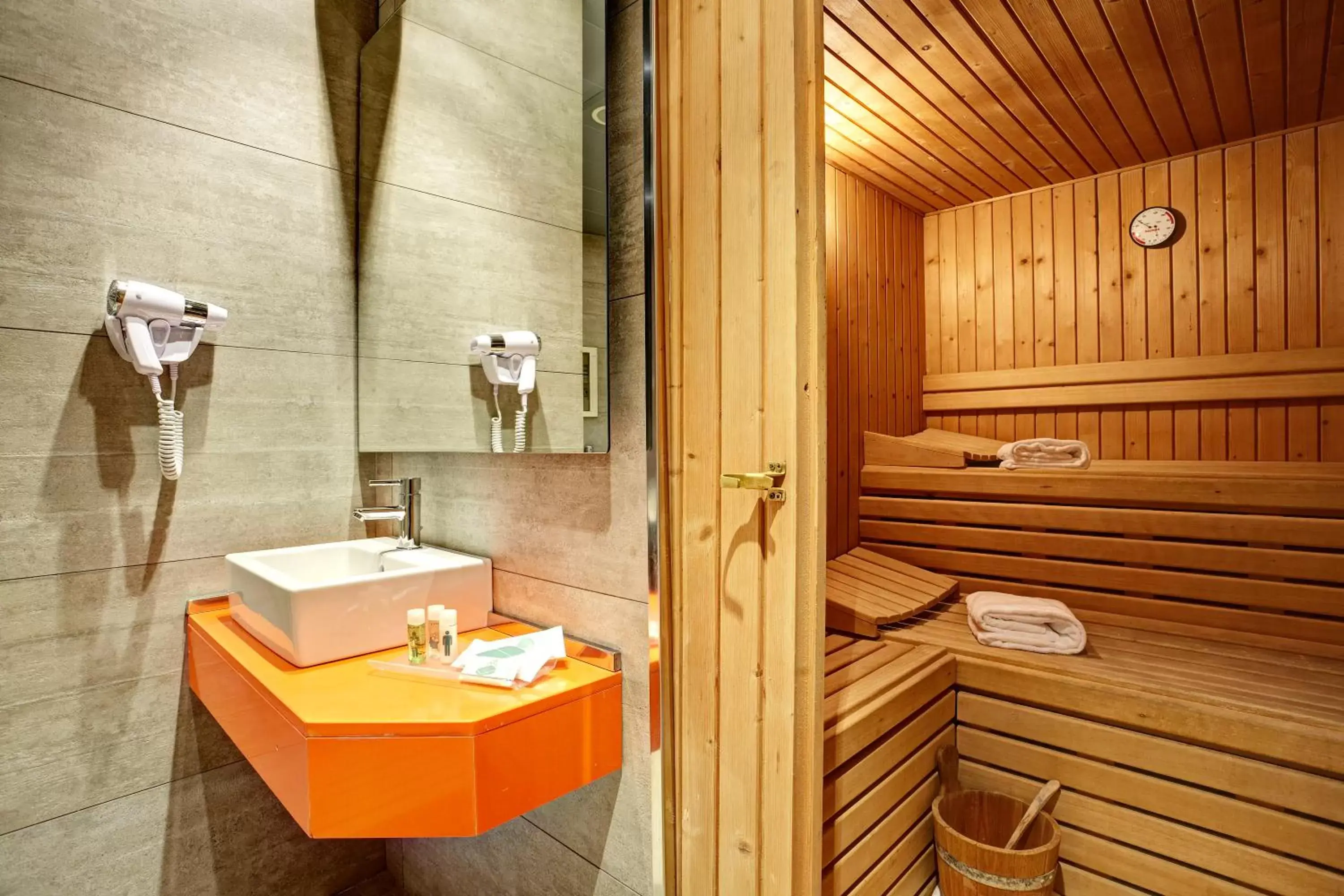 Sauna, Bathroom in Hotel Costa Azul