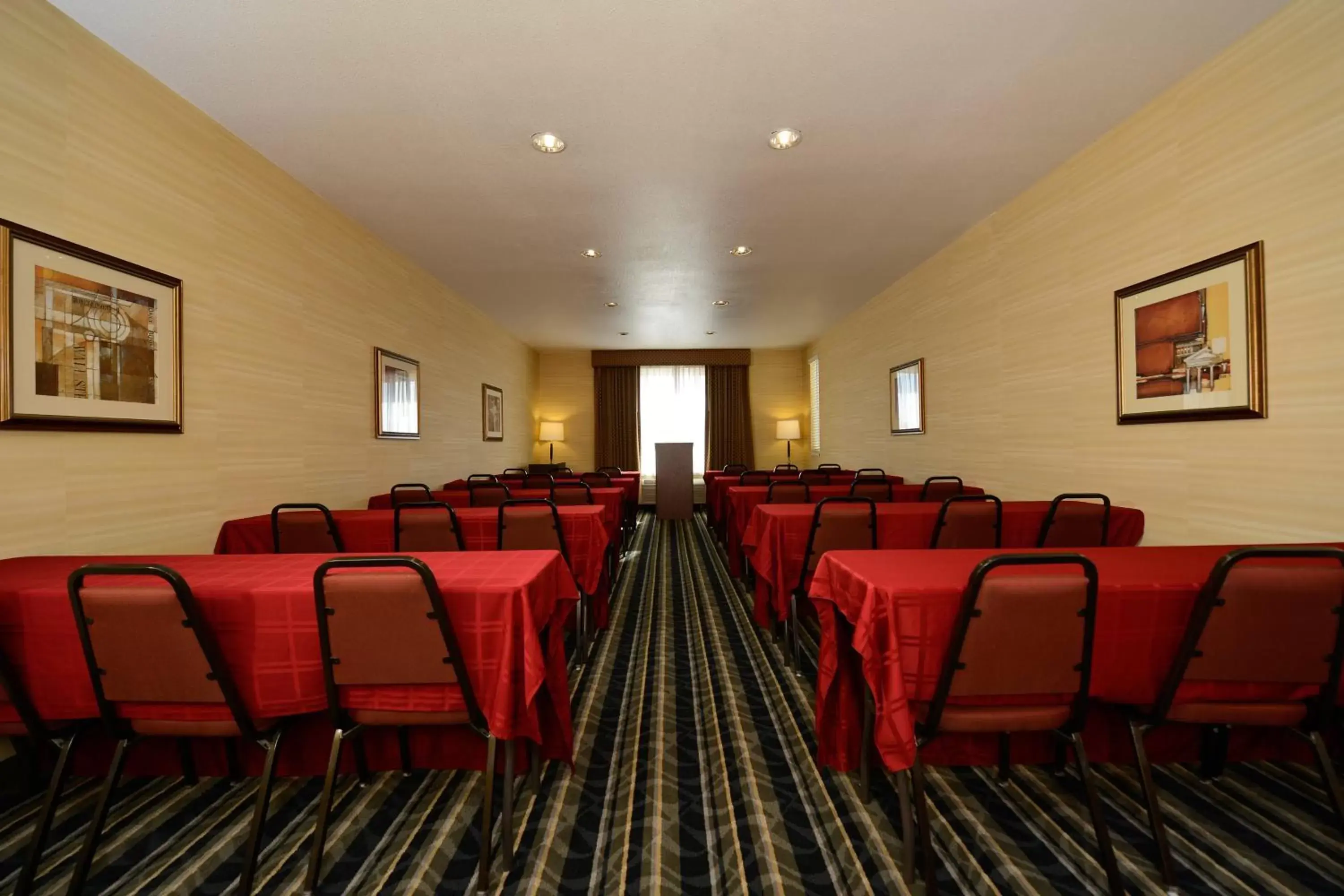 Meeting/conference room in Holiday Inn Express & Suites Elk Grove West I-5