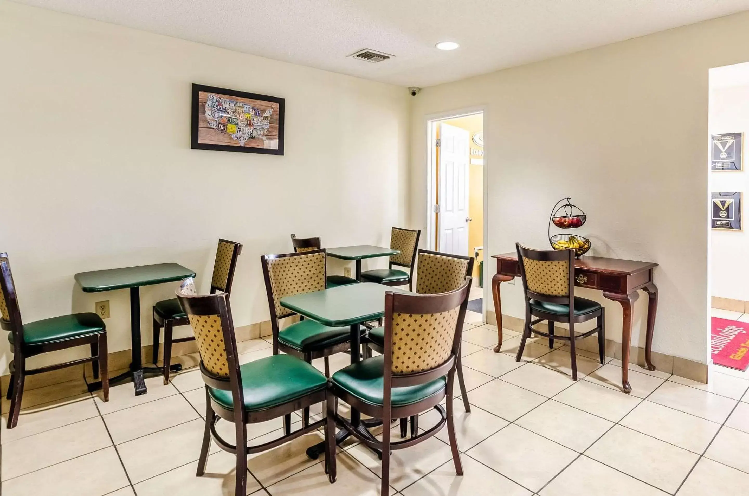 Restaurant/Places to Eat in Econo Lodge Glade Springs I-81