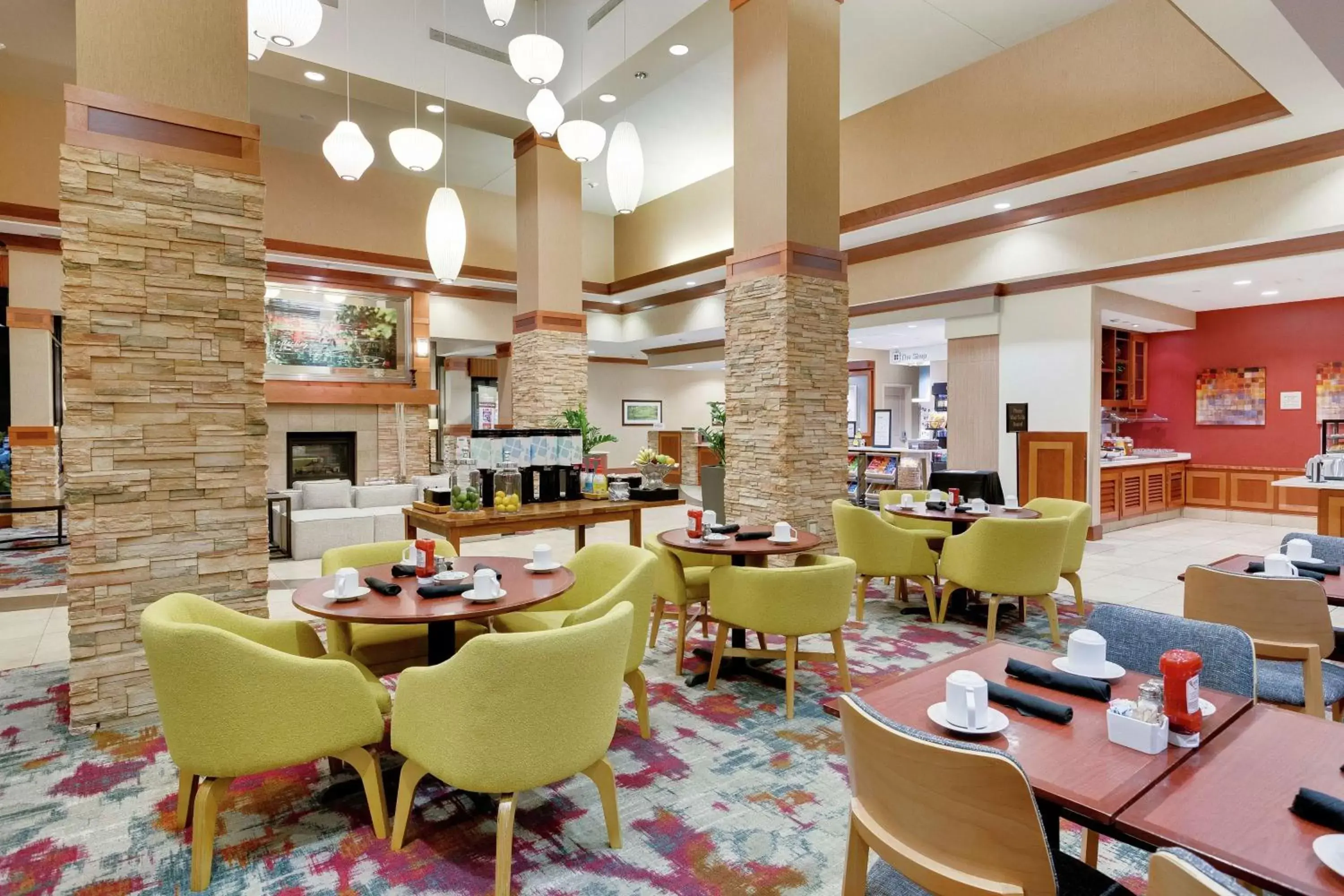 Restaurant/Places to Eat in Hilton Garden Inn Milwaukee Airport