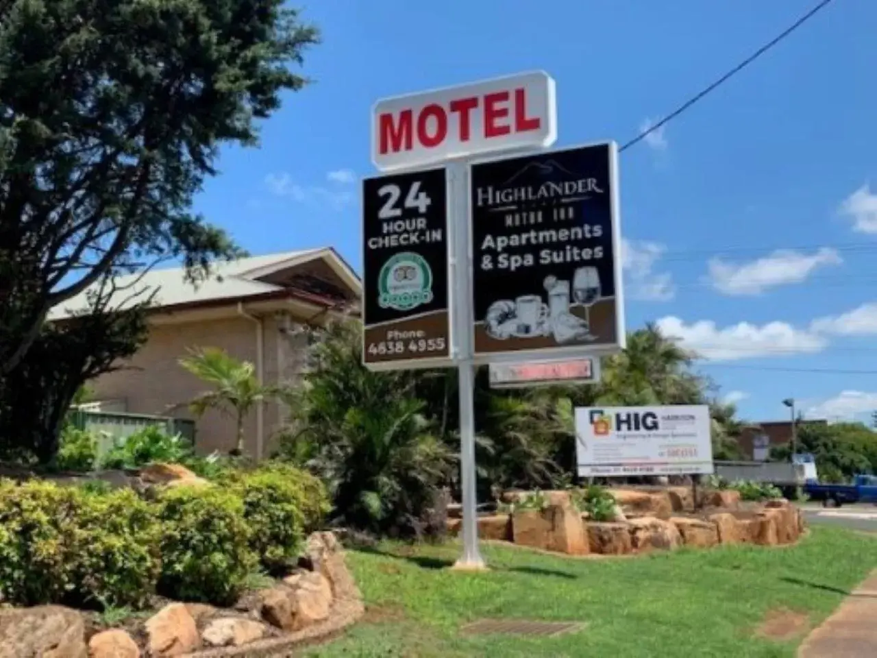 Facade/entrance, Property Building in Highlander Motor Inn